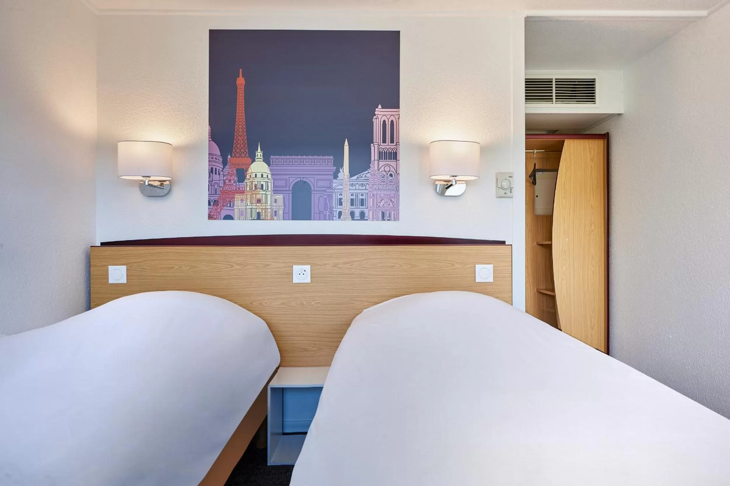 Twin Room in Kyriad Tarbes Bastillac