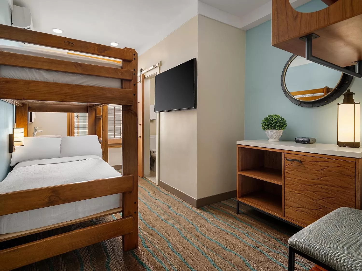 Bunk Bed Room in Catalina Island Inn