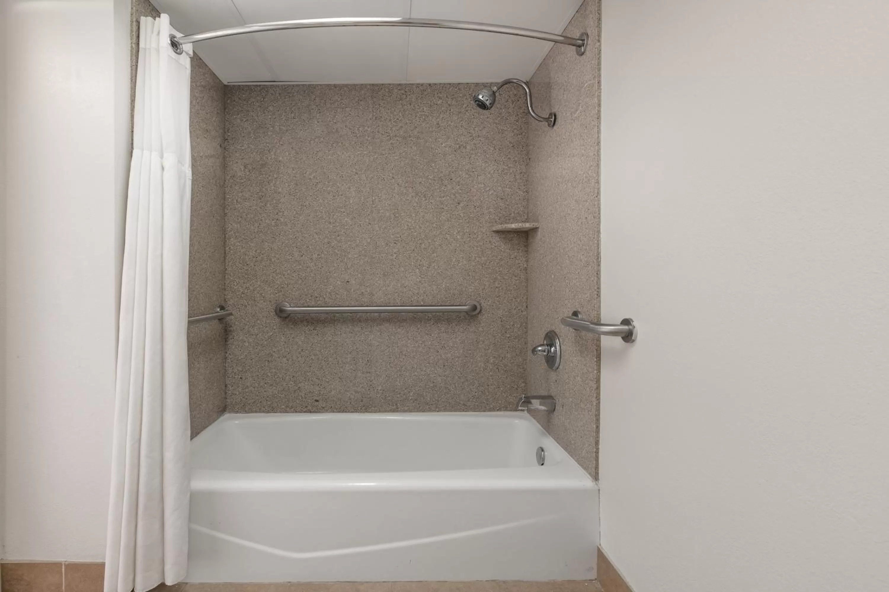 King Room with Bath Tub - Mobility Accessible/Non-Smoking in Ramada by Wyndham Odessa Near University of Texas Permian