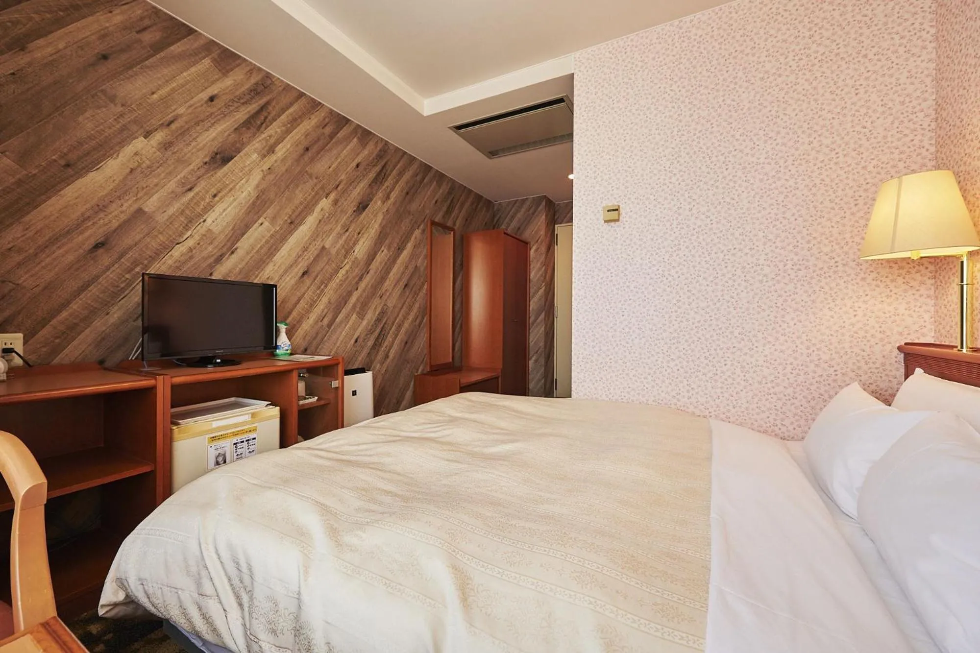 Standard Double Room - Non-Smoking in Annex Royal Hotel