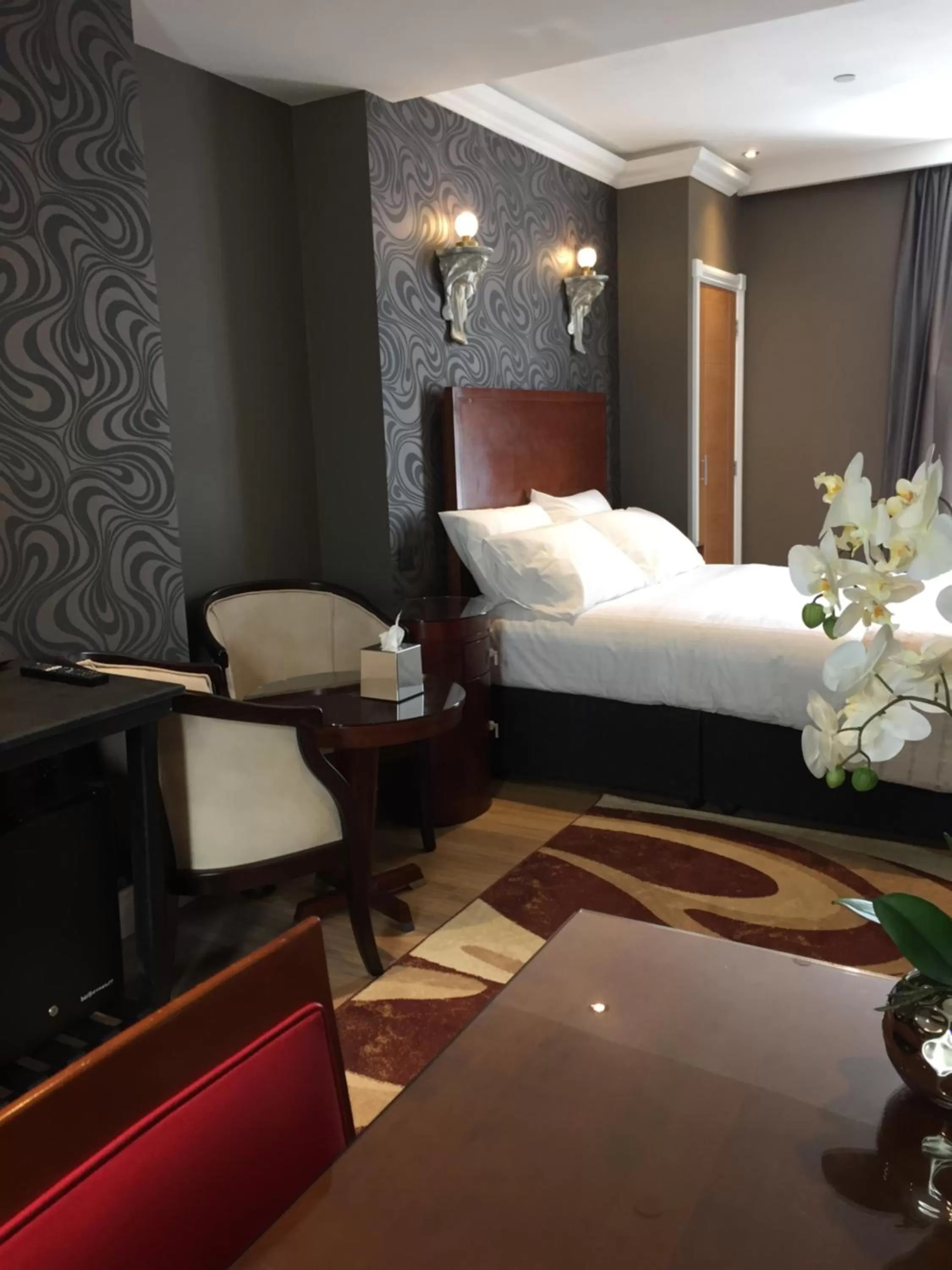 Deluxe King Room in Halvard Hotel
