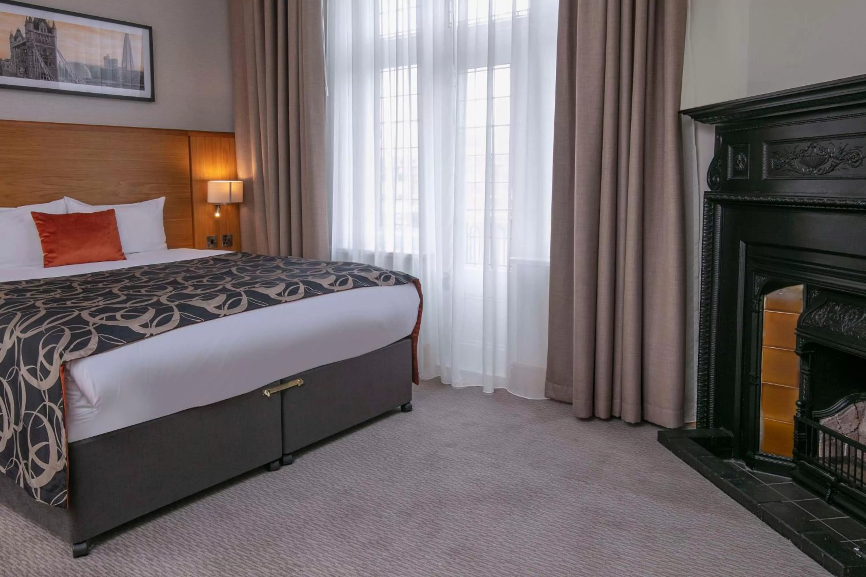 Junior Suite with Double Bed in The Crown London, WorldHotels Distinctive