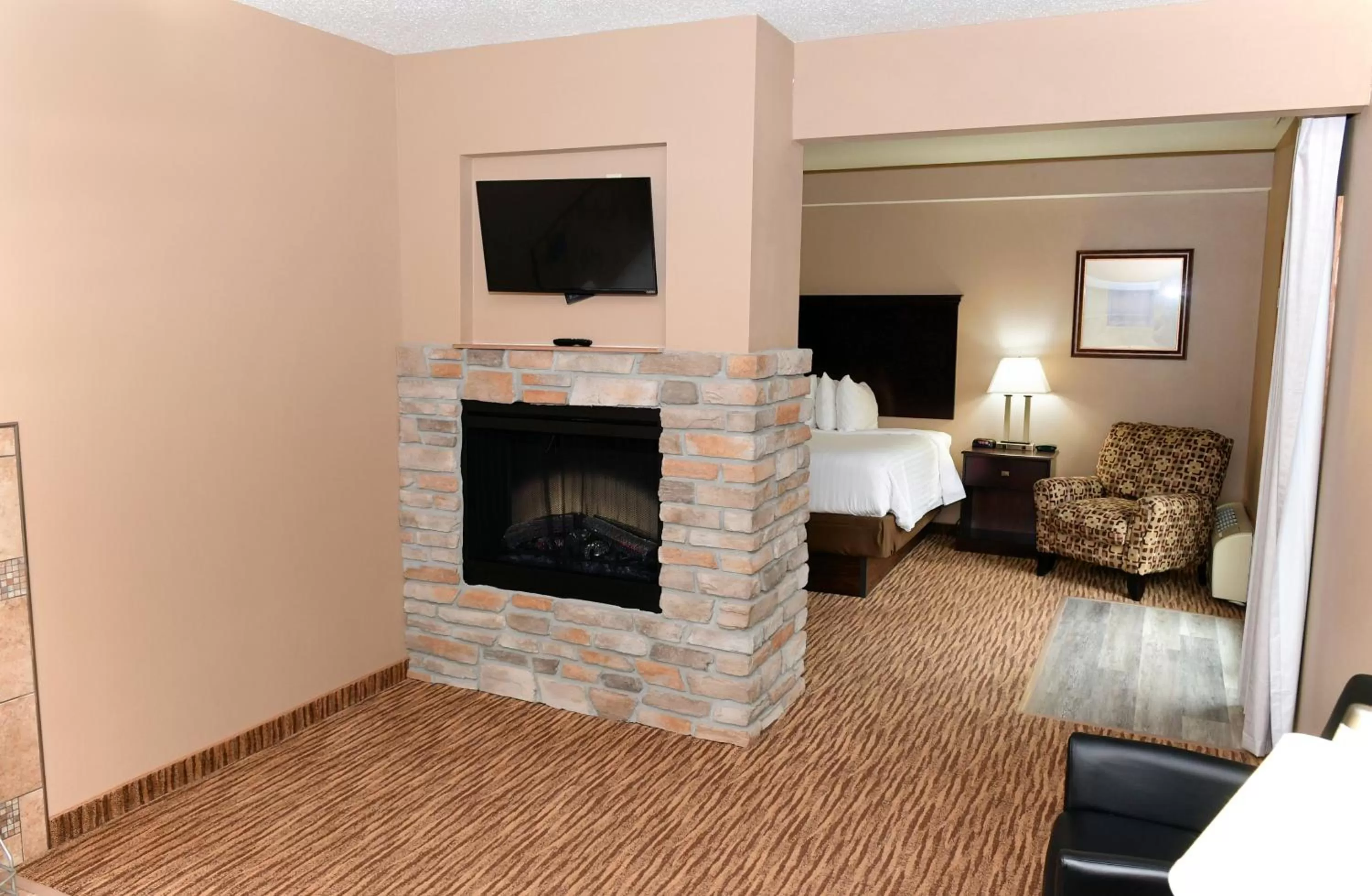 King Suite with Spa Bath in Cobblestone Inn & Suites - Denison | Majestic Hills
