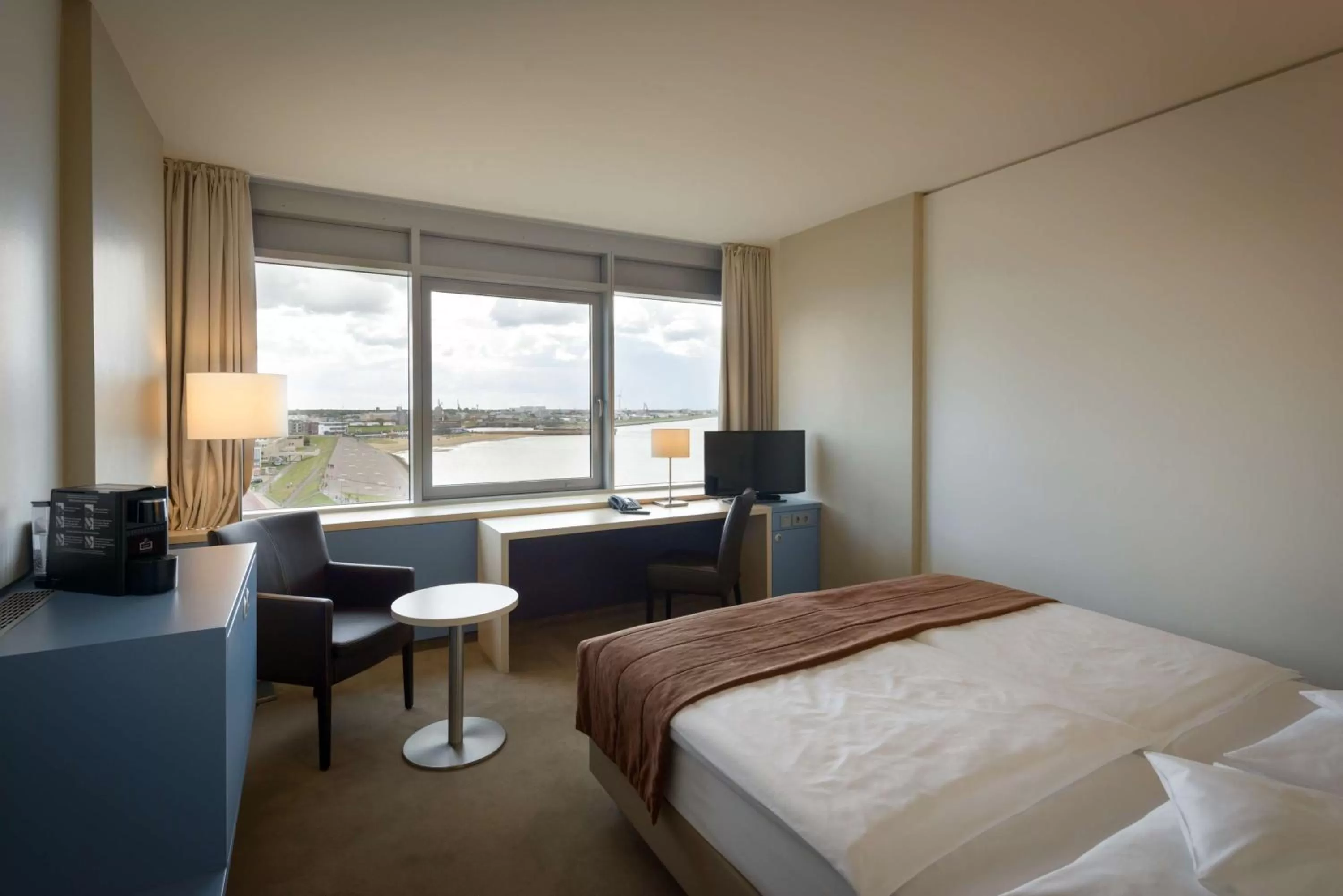 Comfort Plus Room with side Weser View - single occupancy in ATLANTIC Hotel Sail City
