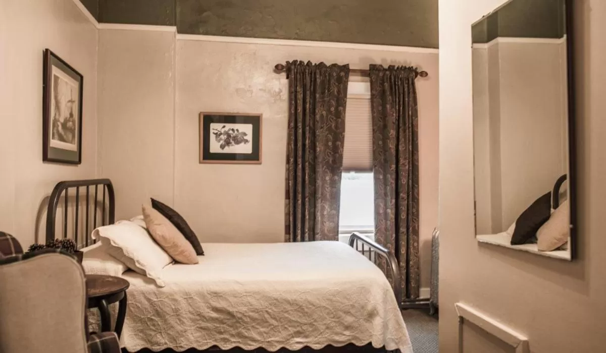 Standard Double Room in Weatherford Hotel