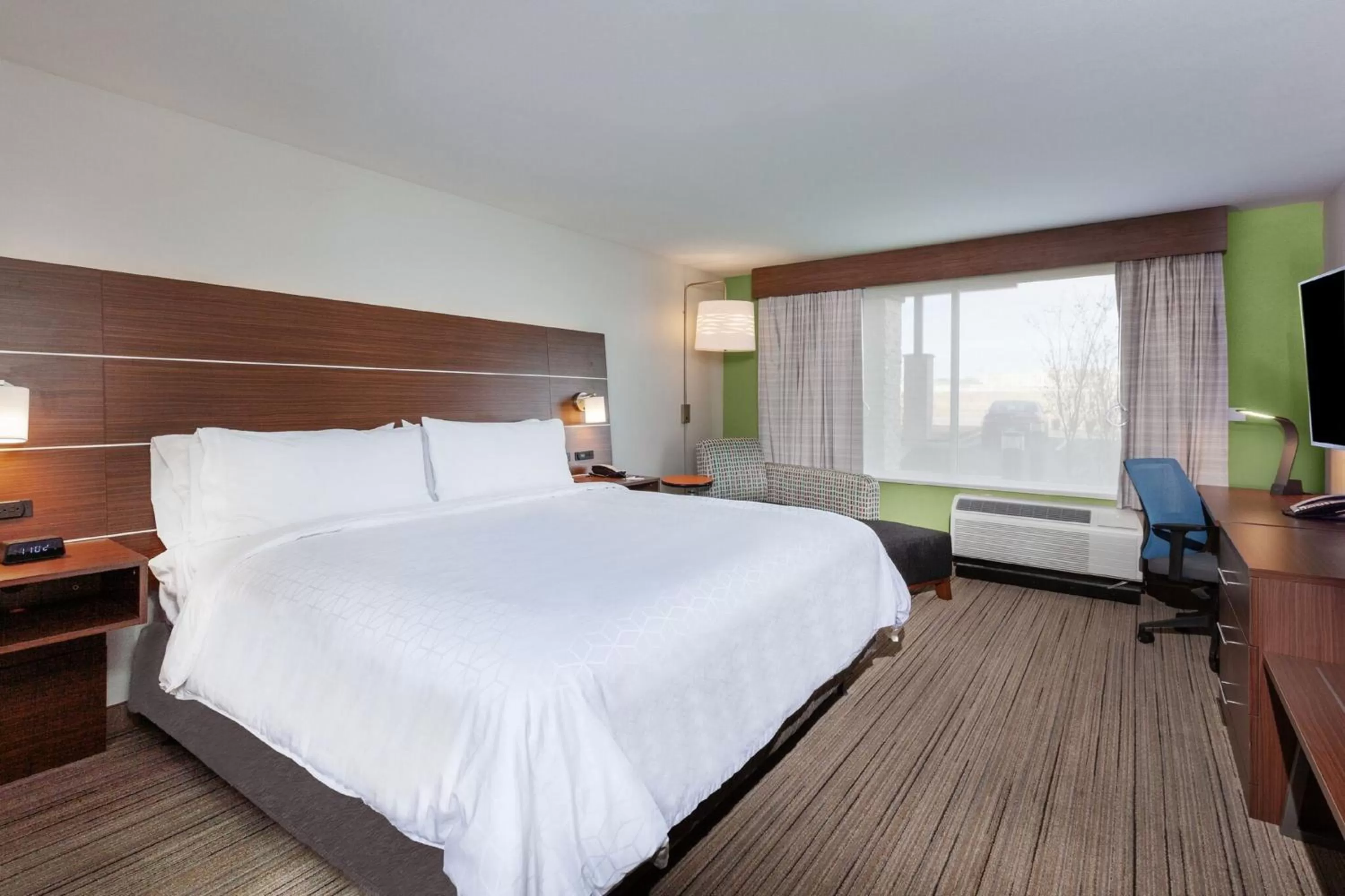 Standard King Room in Holiday Inn Express & Suites - Tulsa Northeast - Owasso by IHG