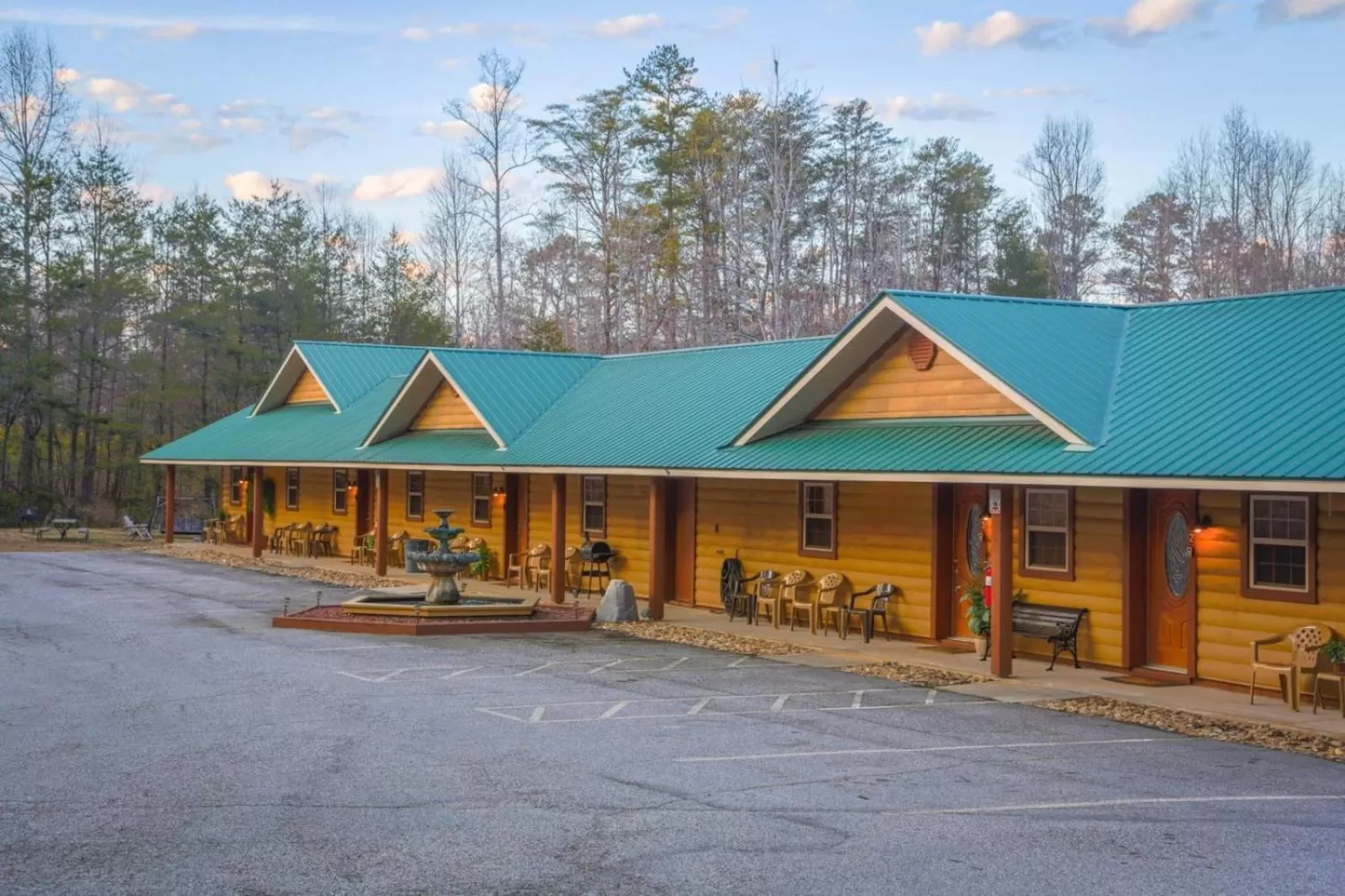 Quadruple 3 in Nacoochee valley motel