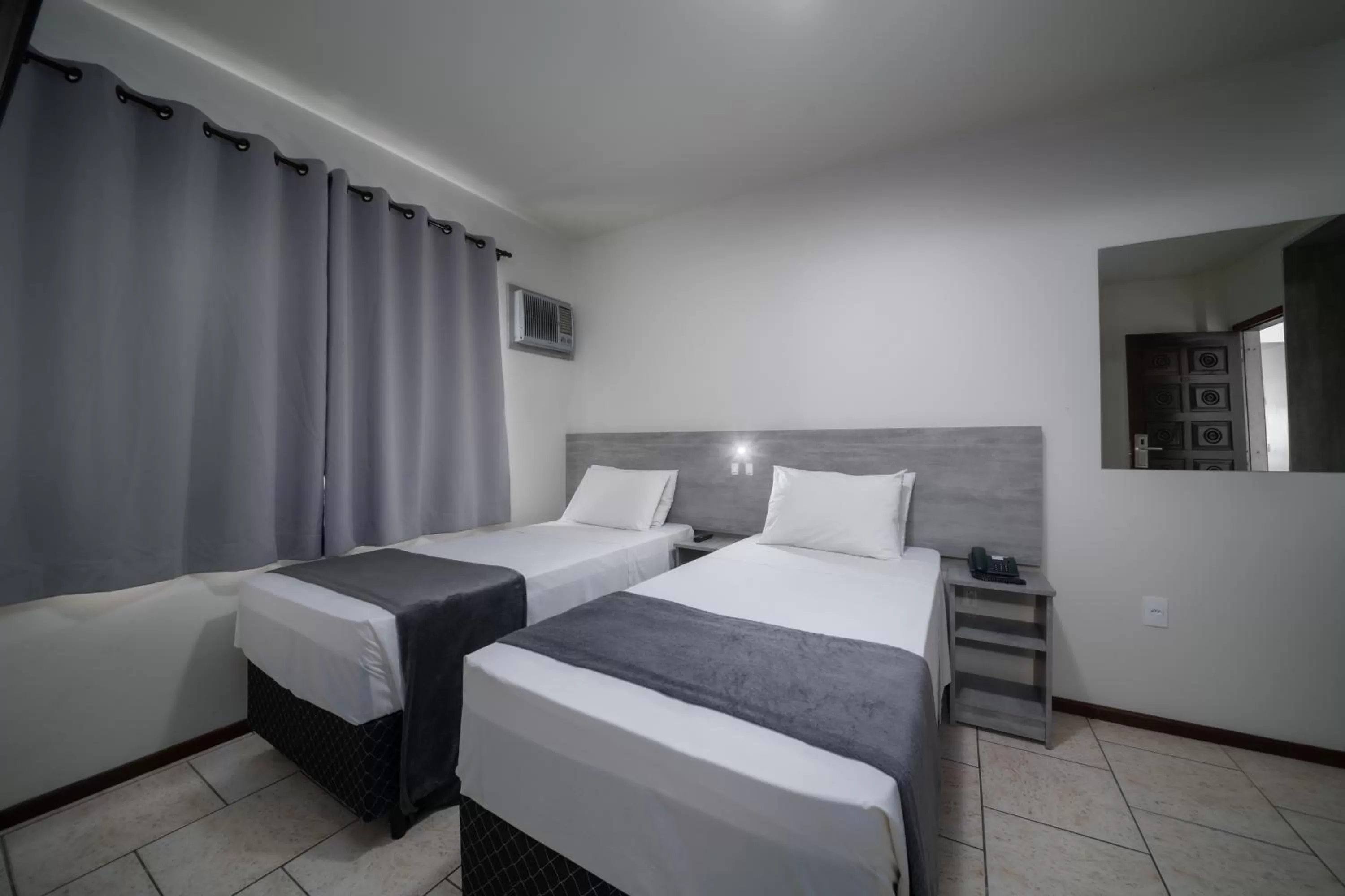 Standard Twin Room in Lumar Hotel