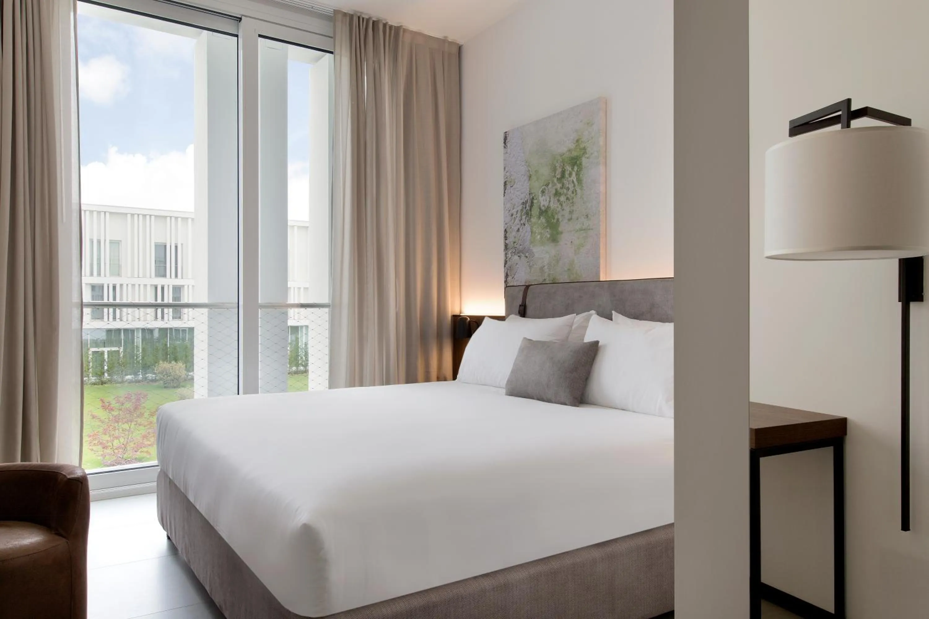 Deluxe Room in J Hotel