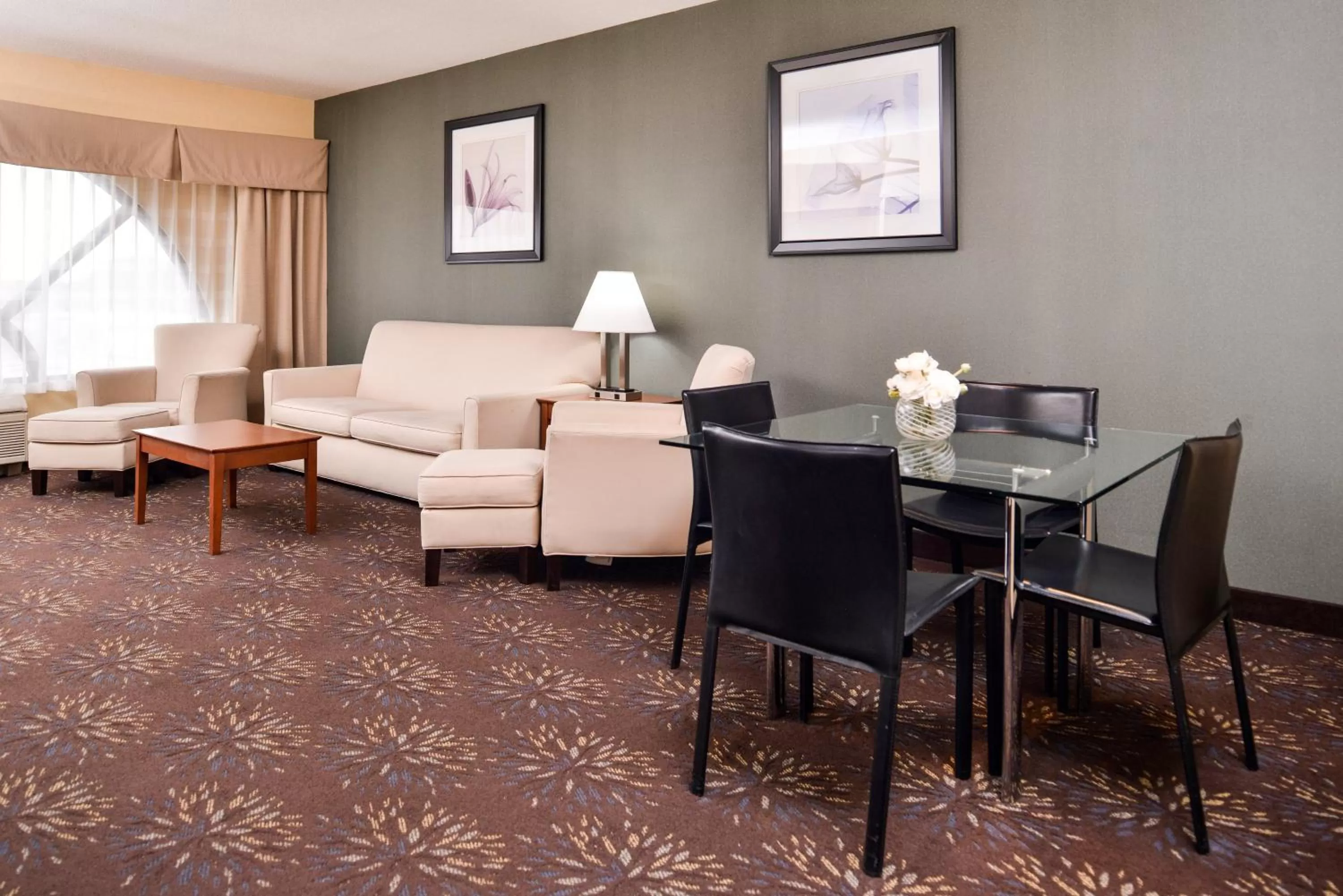 Holiday Inn Express Hotel & Suites West Chester by IHG