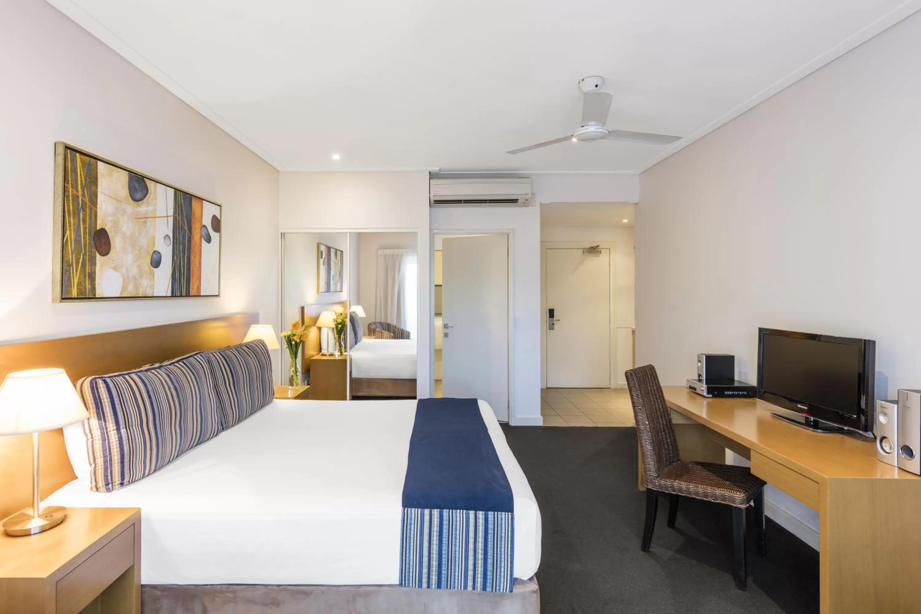 Studio - No Housekeeping in Oaks Broome Hotel
