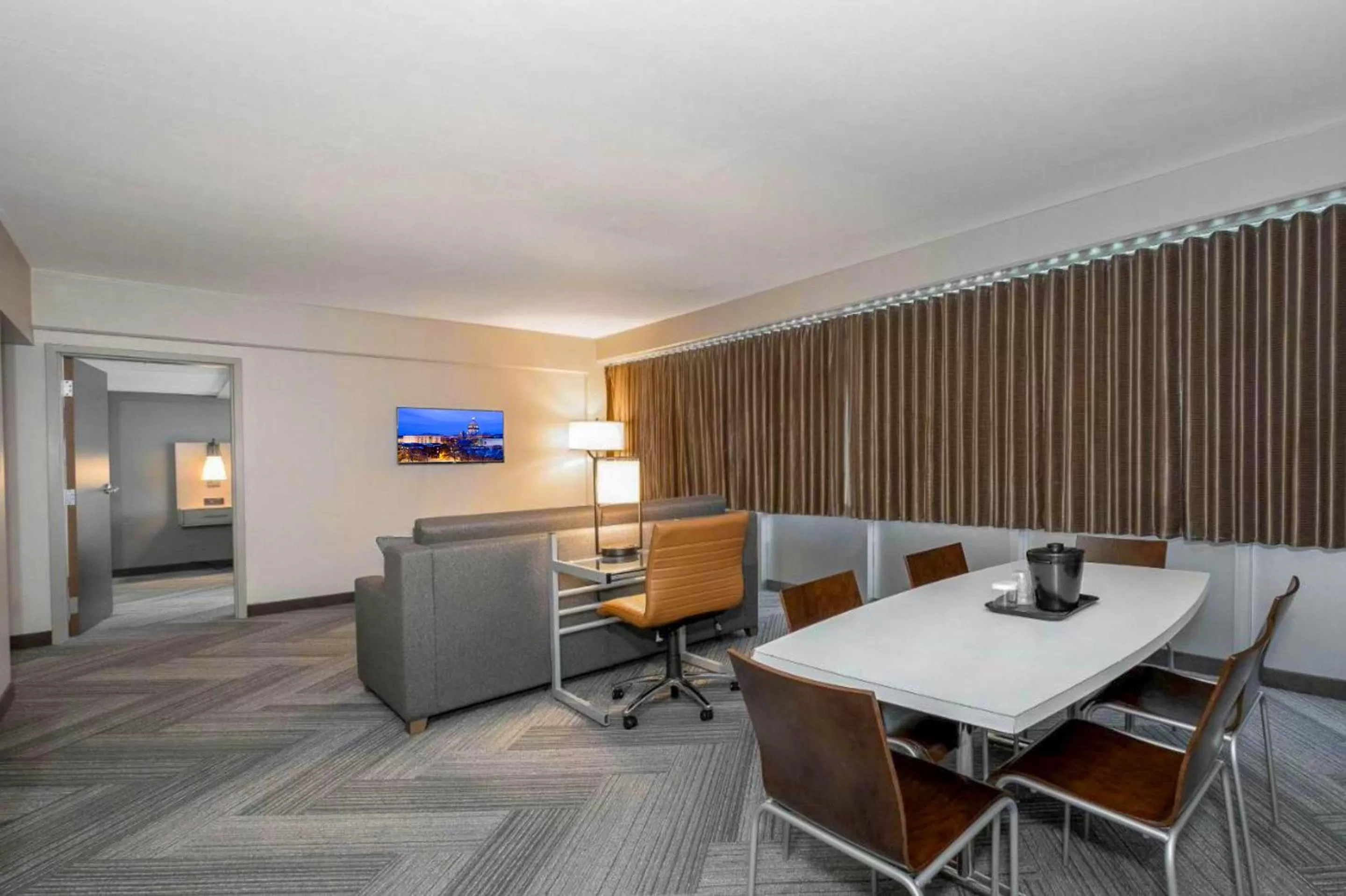 Presidential Queen Suite - Non-Smoking in State House Inn, Trademark Collection by Wyndham