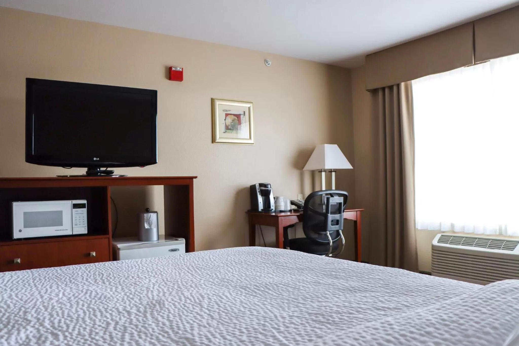 Standard King Room with Mobility Accessible Tub in Holiday Inn Express Walla Walla by IHG