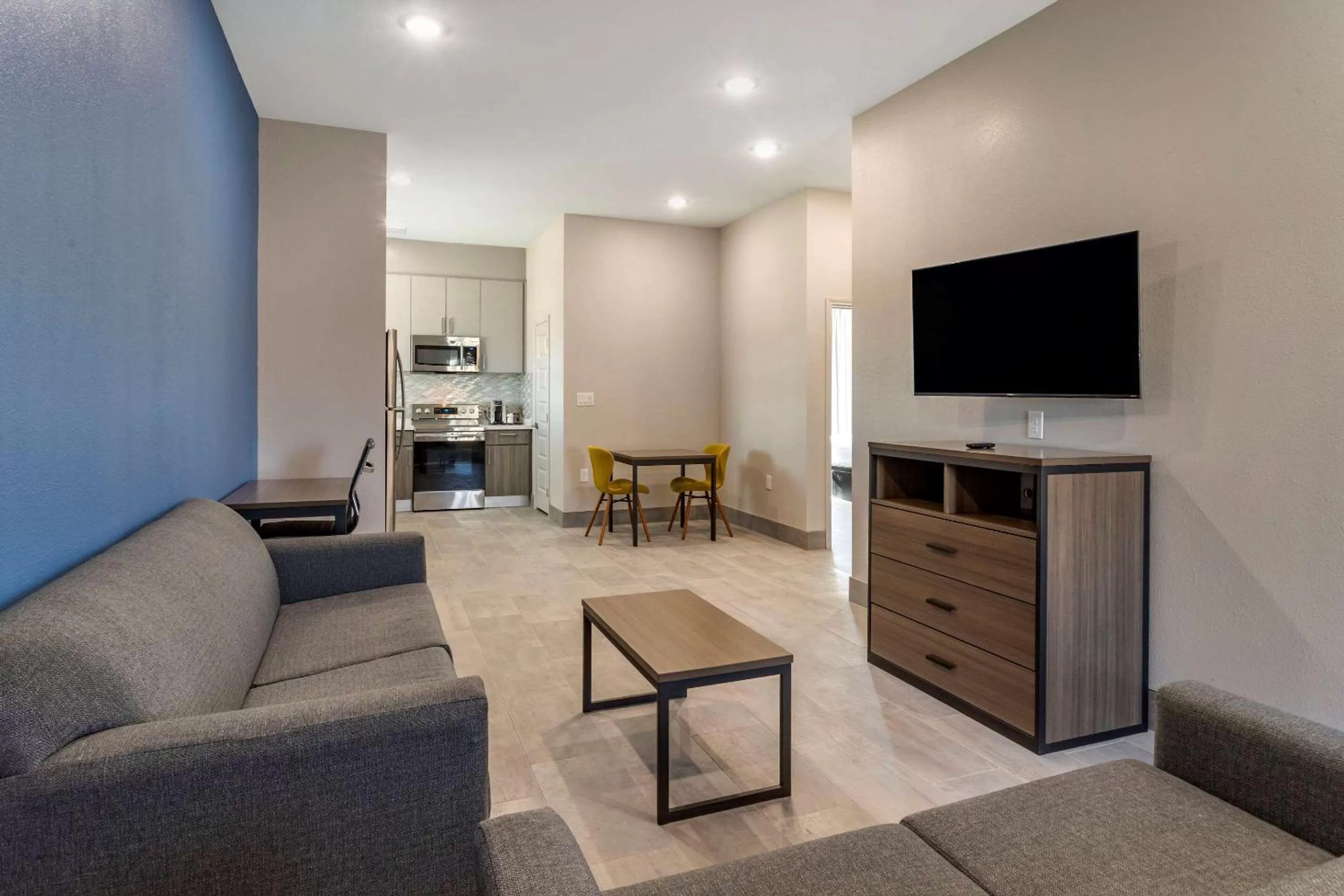 Efficiency King Suite - Non Smoking in Clarion Pointe Port Arthur-Beaumont South