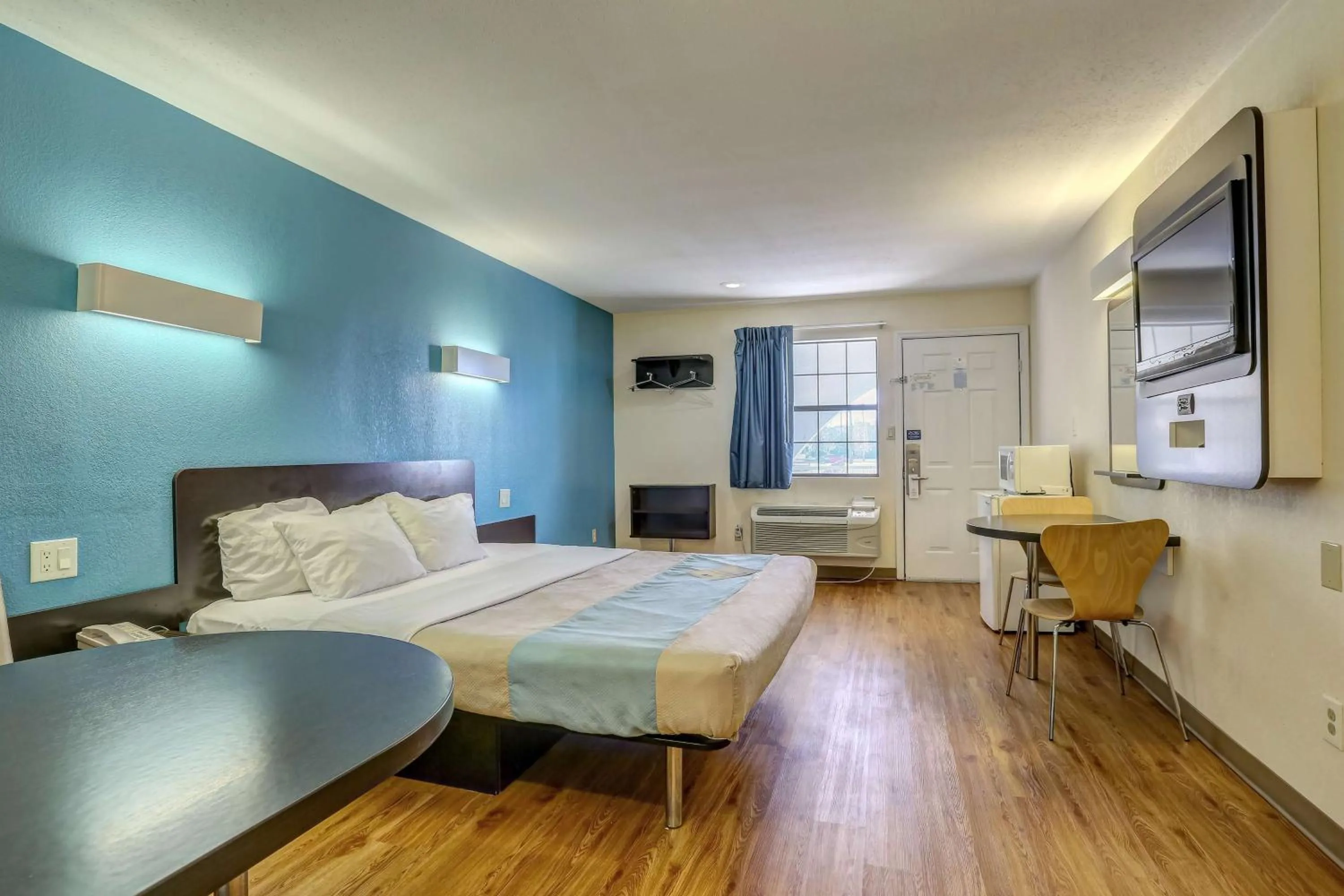 King Room - Smoking  in Motel 6-Dickson, TN