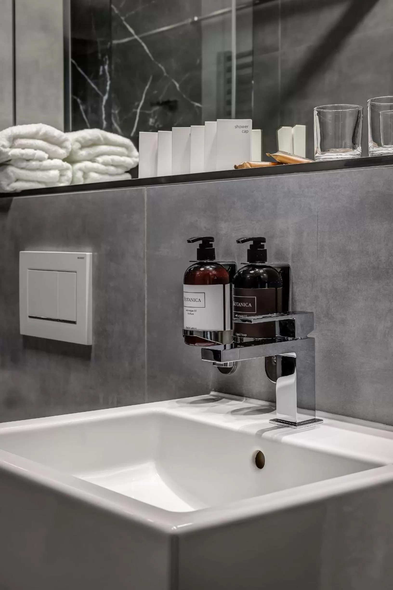 Deluxe Double or Twin Room with Mountain View in Hotel Maralák