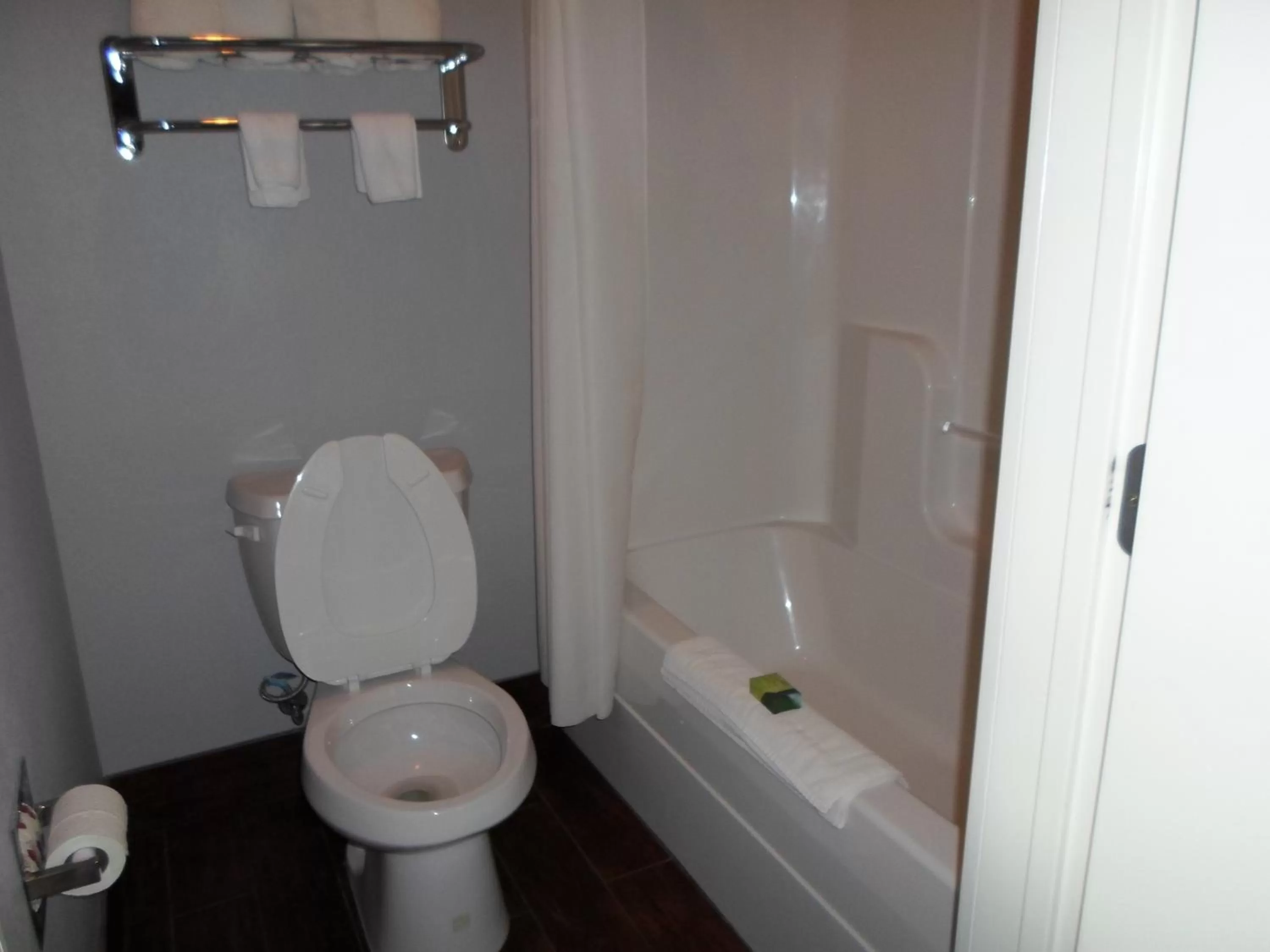 Queen Suite - Non-Smoking in Studio 6-Beeville, TX