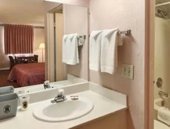King Room - Disability Access - Non-Smoking in Americas Best Value Inn Tucker