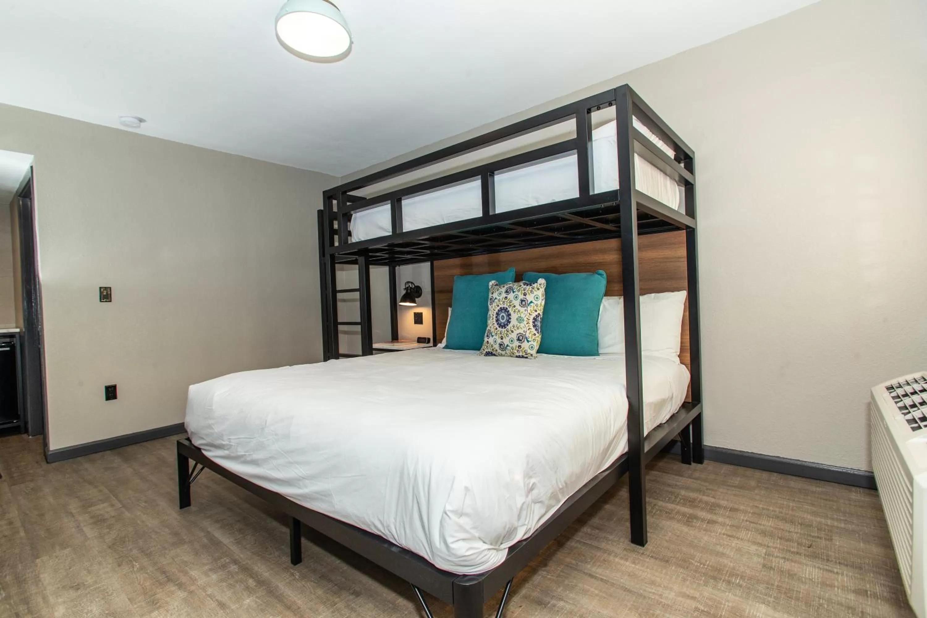 Single King  in Magnolia Tree Hotel-Maingate/Anaheim Convention Center