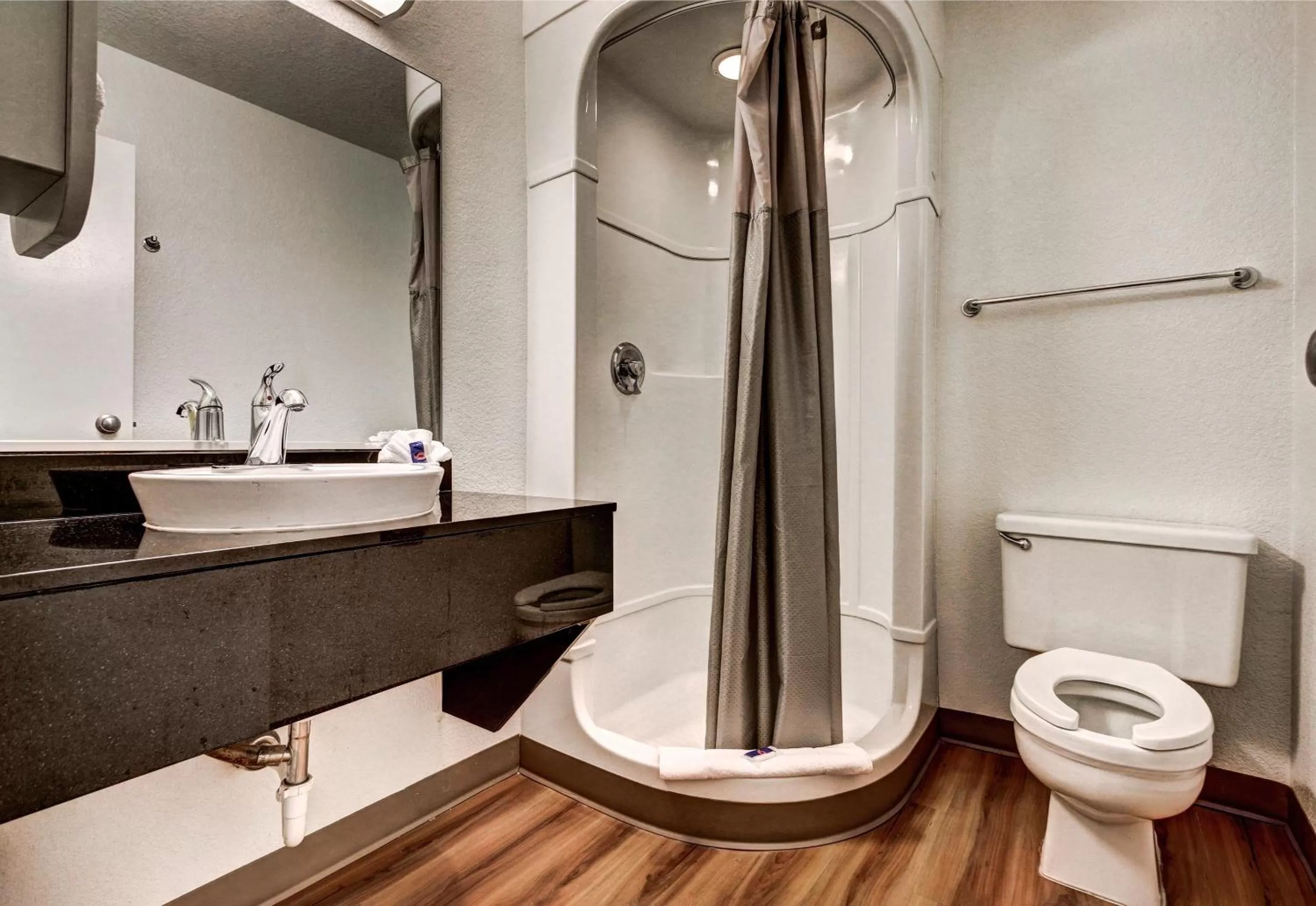 Deluxe Queen Room - single occupancy - Non-Smoking in Motel 6 Wells