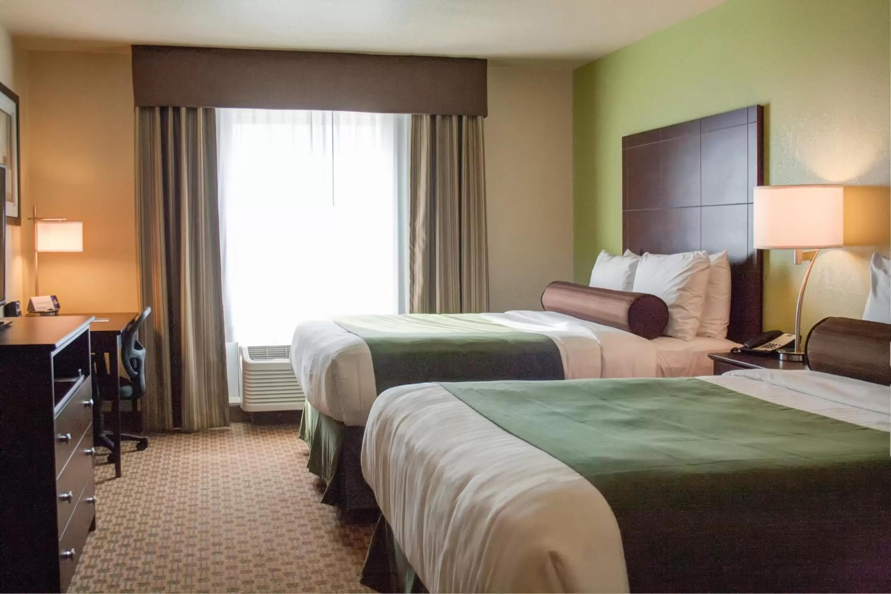 Deluxe Queen Room in Cobblestone Hotel and Suites - Jefferson