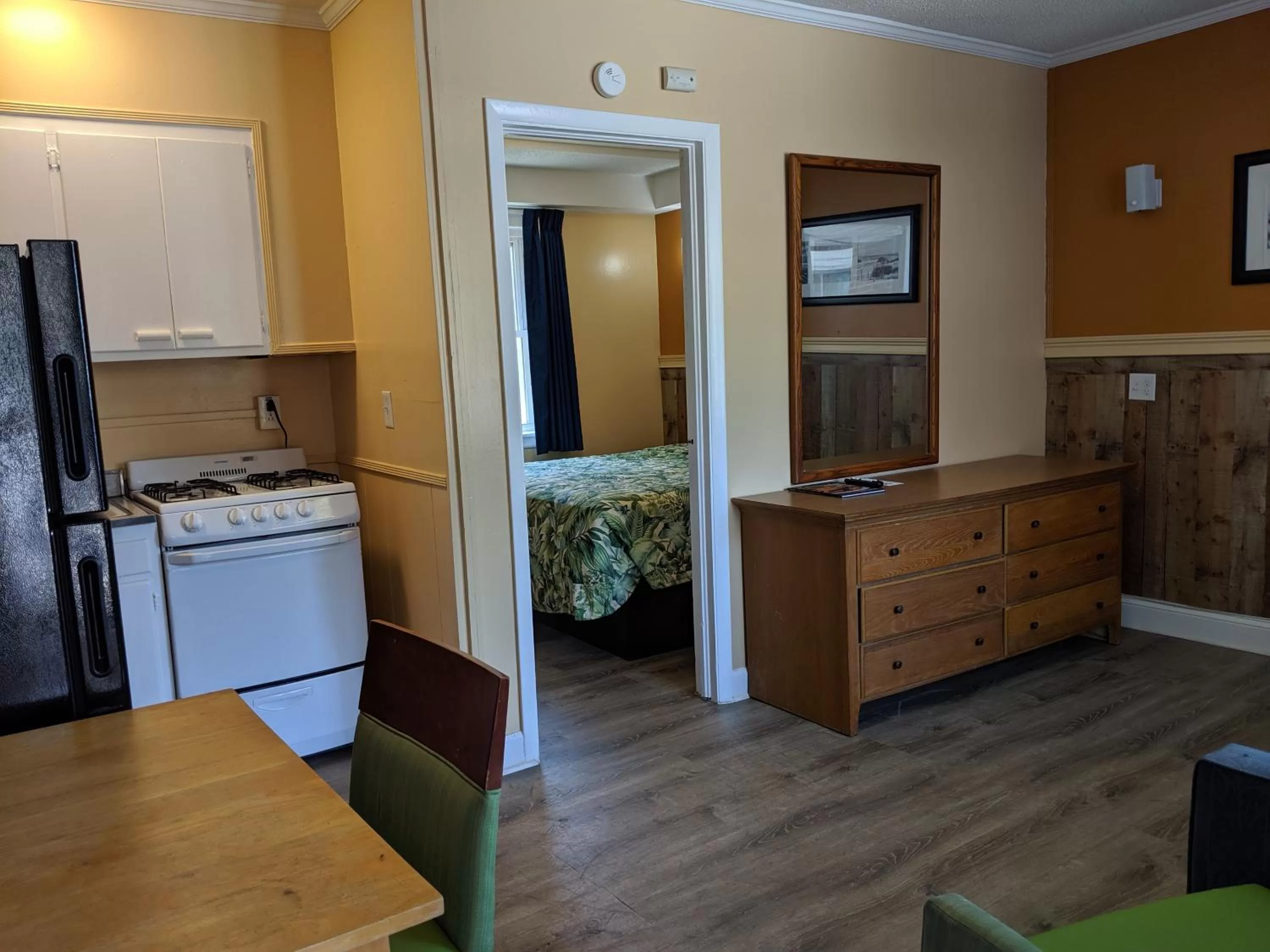 One-Bedroom Apartment - single occupancy in Colonial Inn