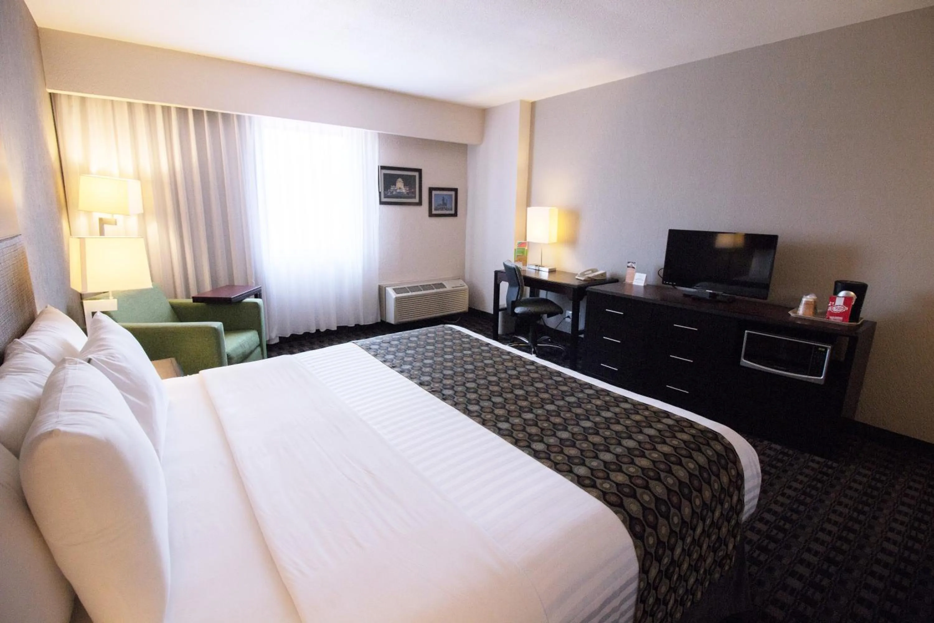 King Room - single occupancy - Non-Smoking in CHN Hotel Monterrey Norte, Trademark Collection by Wyndham