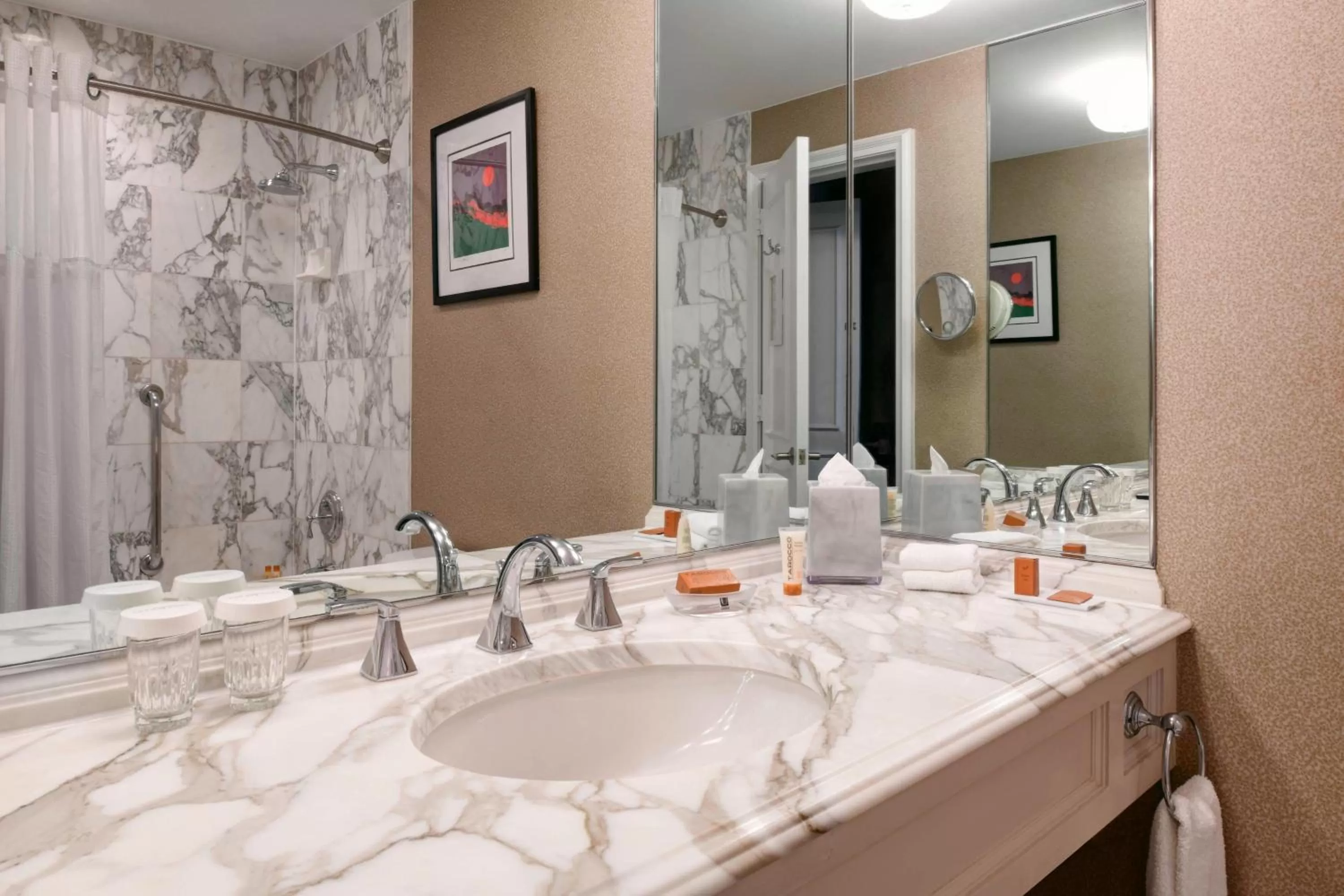 Club level, Guest room, 2 Double in The Henry, Autograph Collection