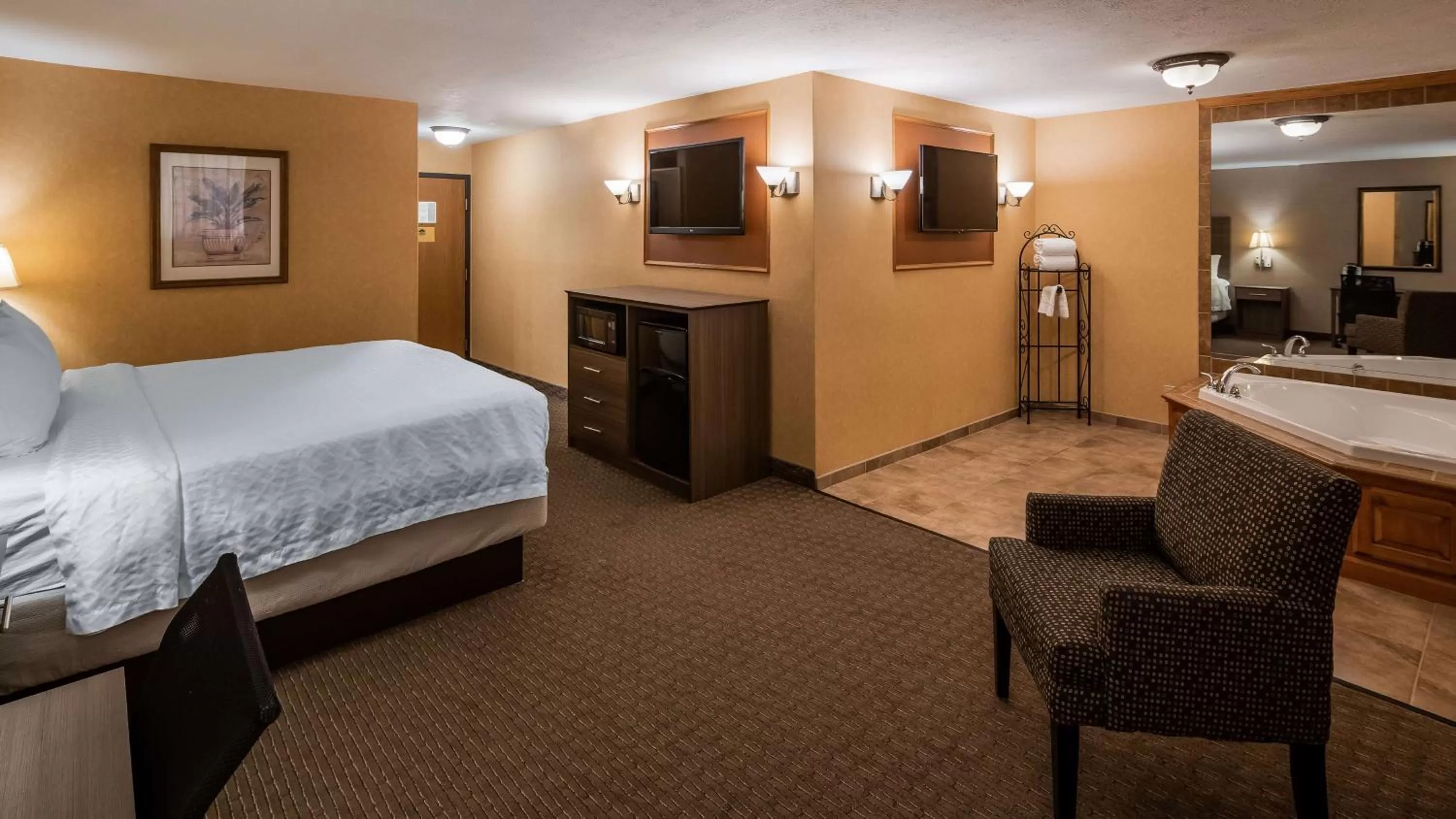 King Suite with Whirlpool - Non-Smoking in Best Western Plus North Canton Inn & Suites