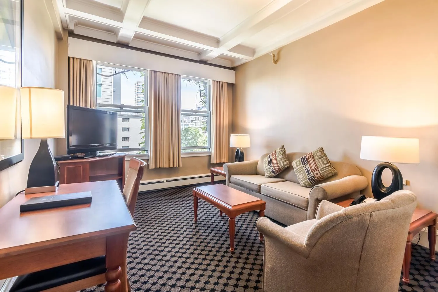 One-Bedroom Suite with Kitchen in The Sylvia Hotel