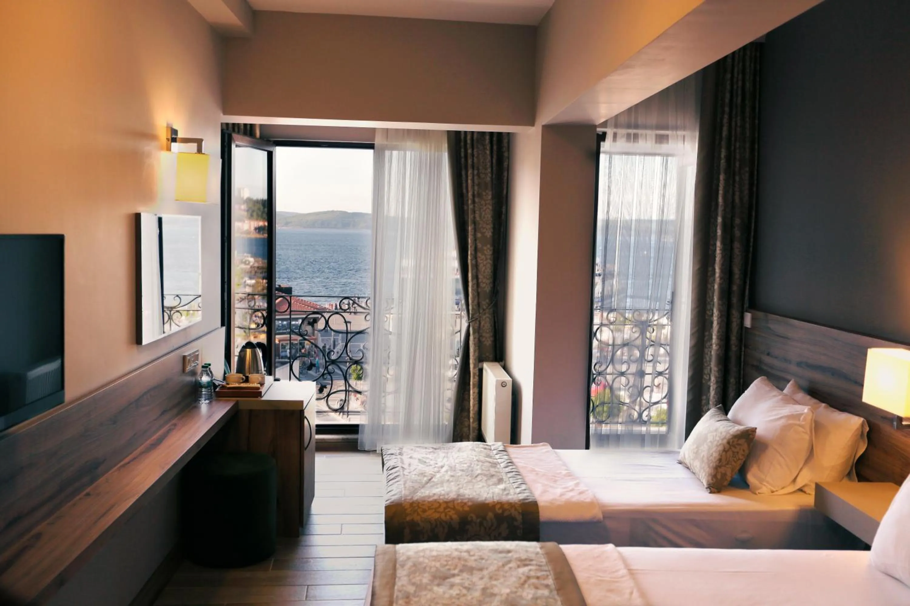 Family Room with Sea View in Kule Hotel