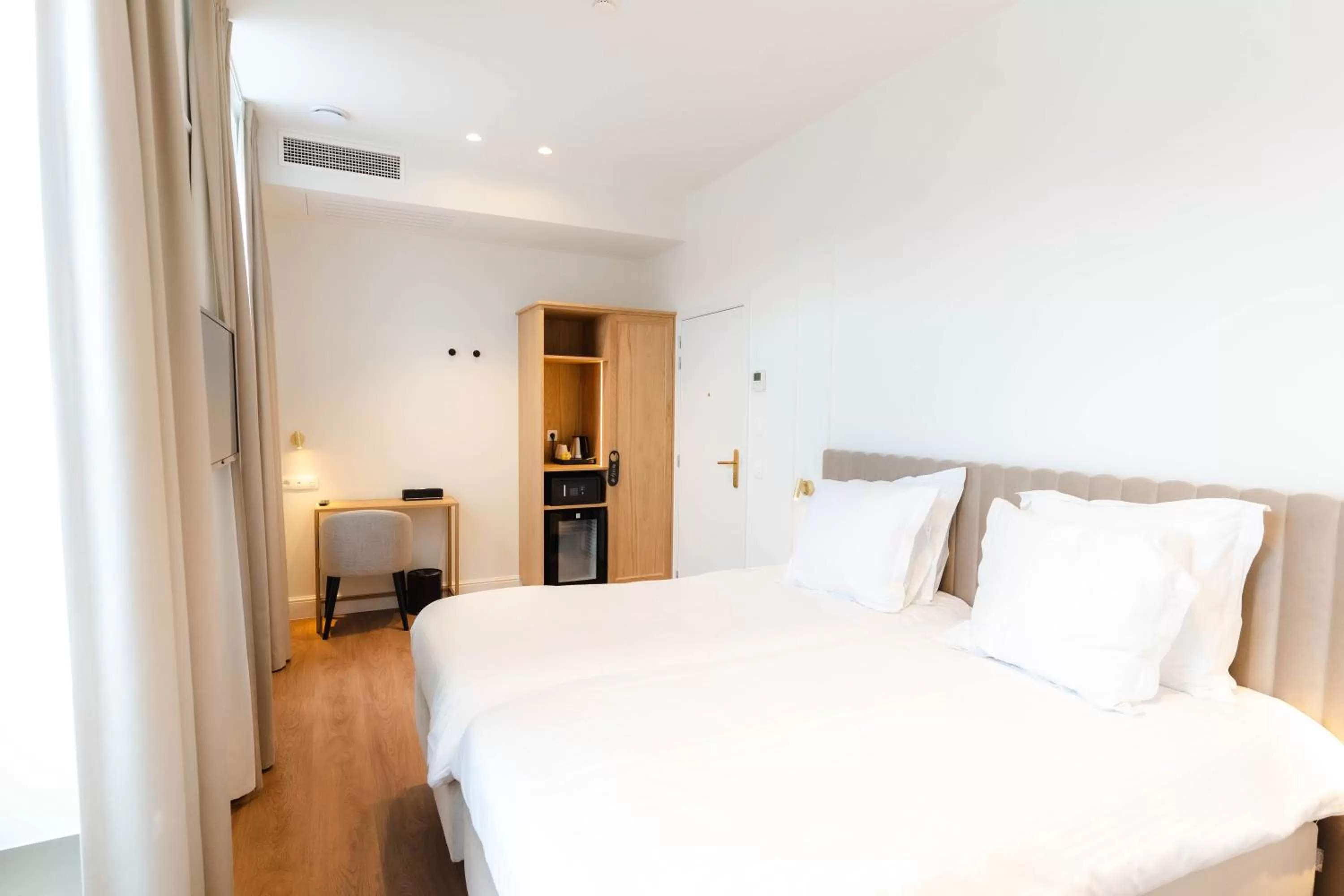 Deluxe Twin Room with Spa Access in Golden Tree Hotel