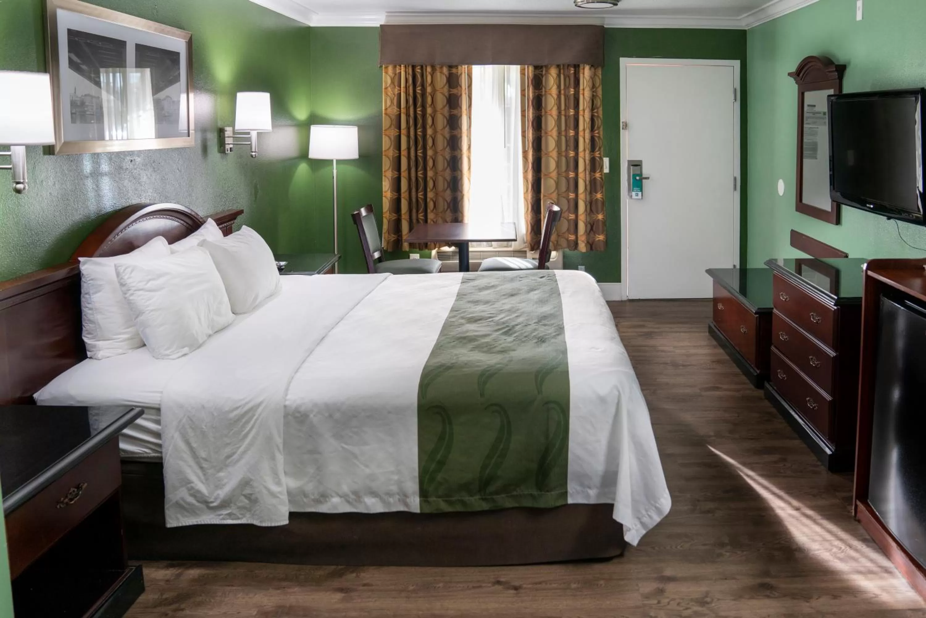 Accessible Room, 1 King Bed, Roll-In Shower, Non Smoking in Quality Inn Hemet - San Jacinto