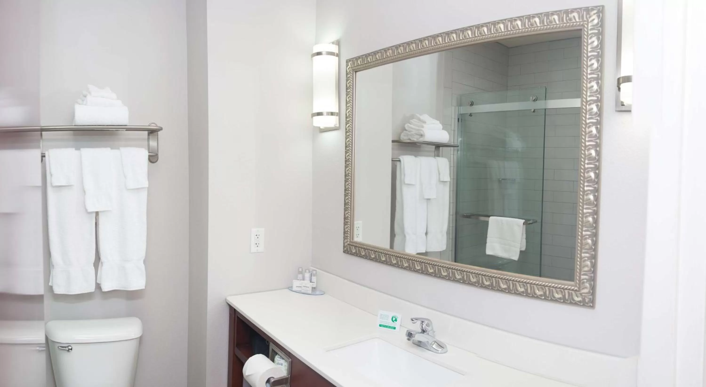 King Room with Roll-In Shower - Disability Access in Parke Regency Hotel & Conf Ctr., BW Signature Collection
