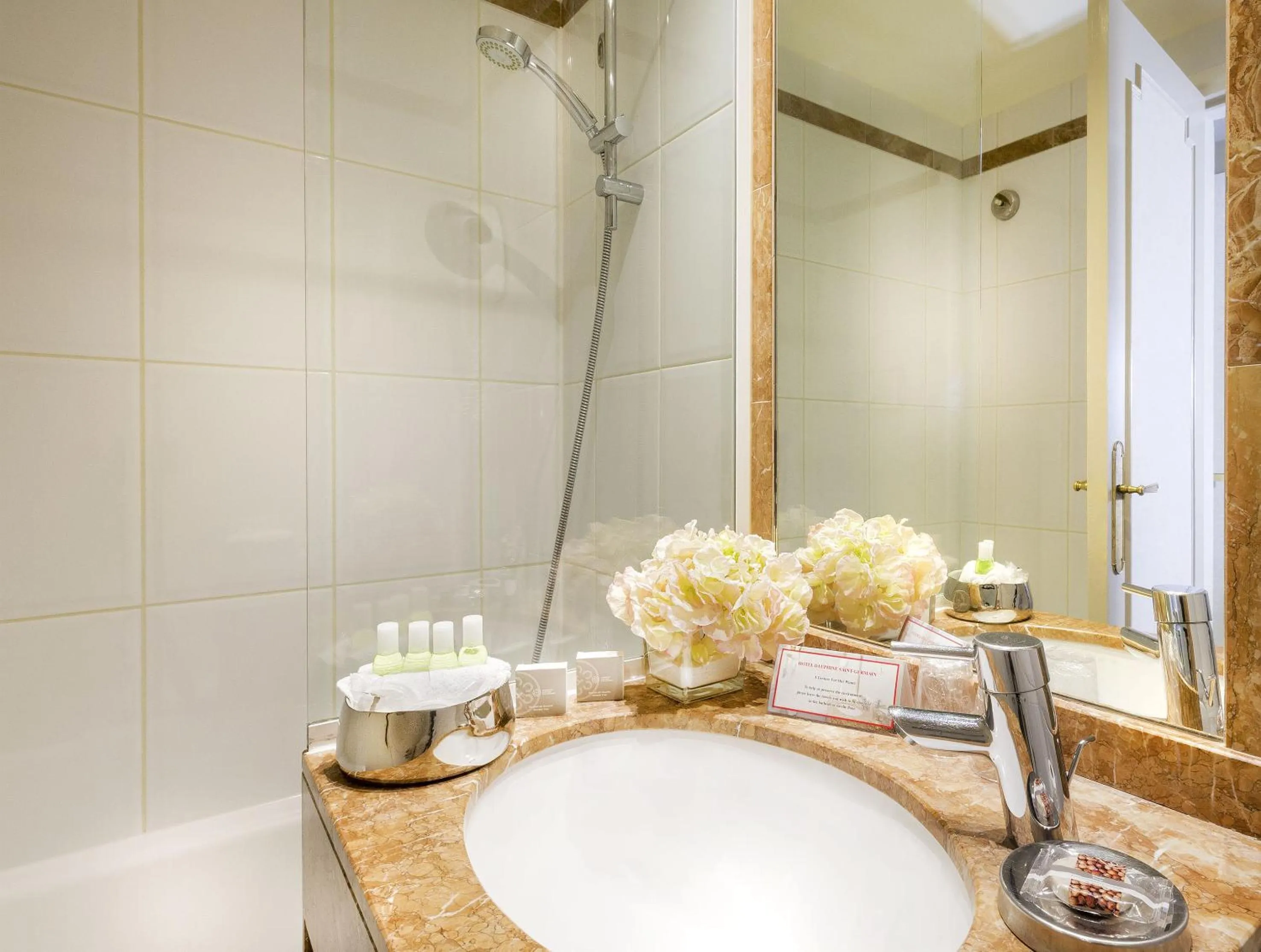 Interconnecting Room in Dauphine Saint Germain