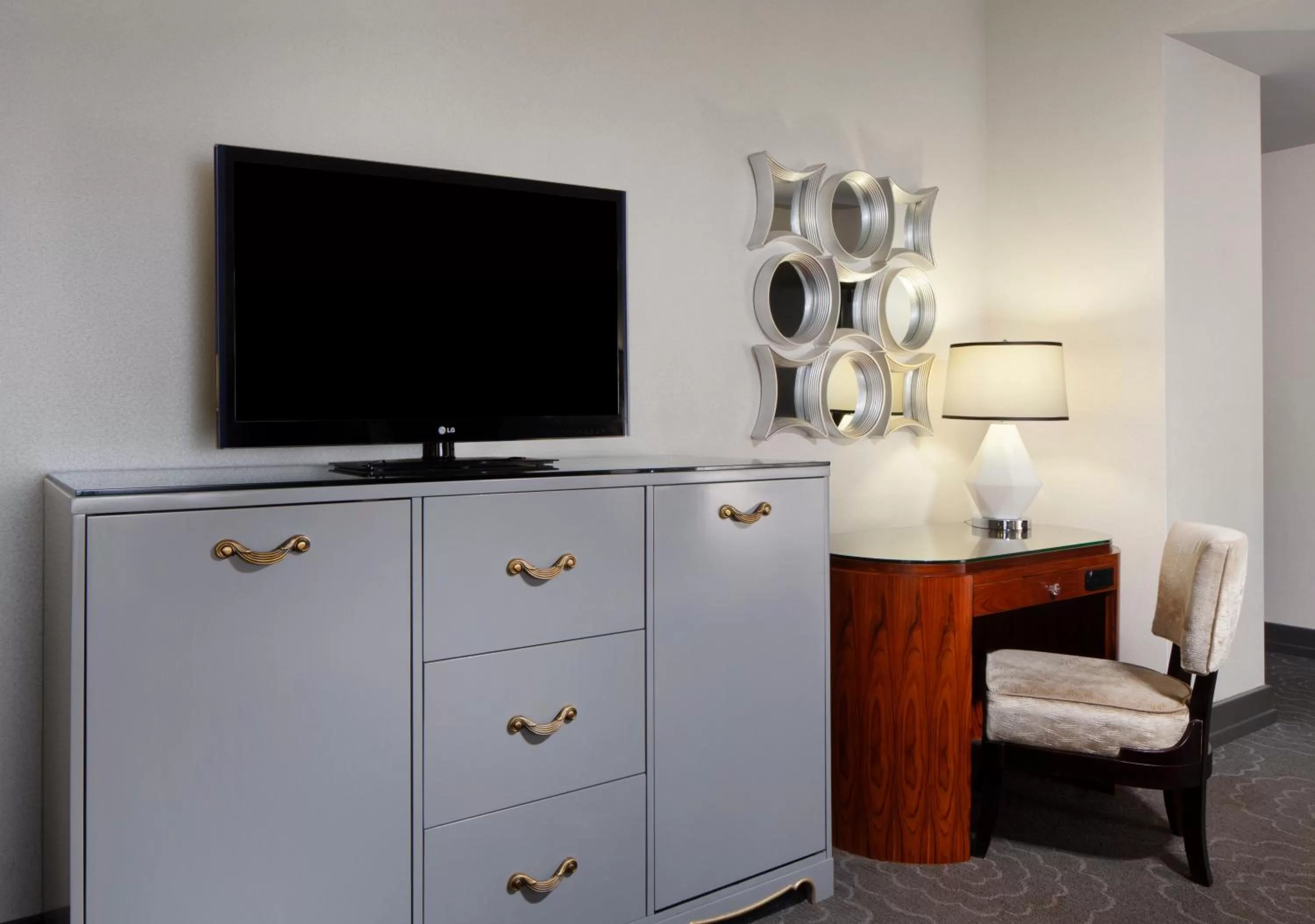 Premium King Room in Silversmith Hotel Chicago Downtown