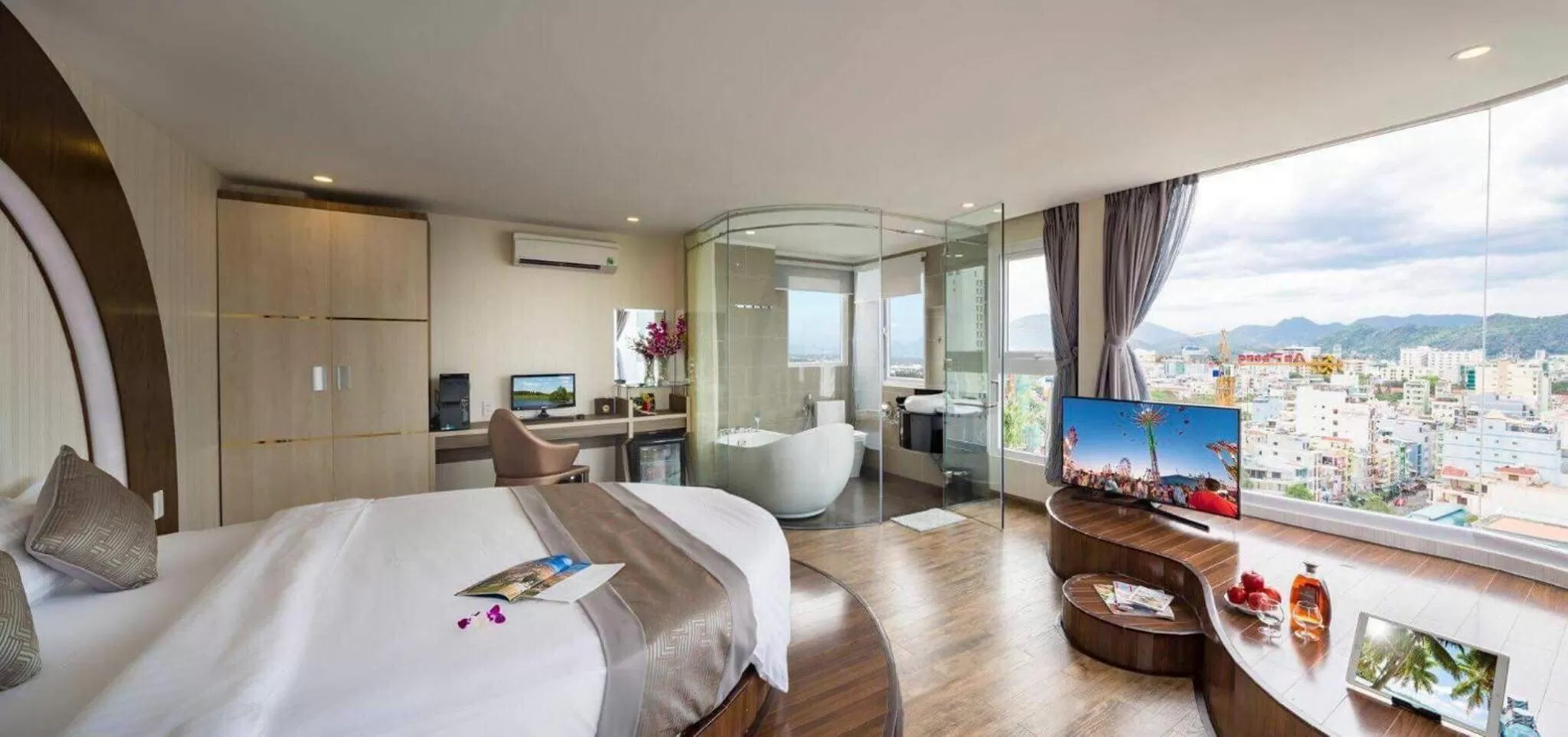 Queen Suite with Sea View in New Sun Hotel