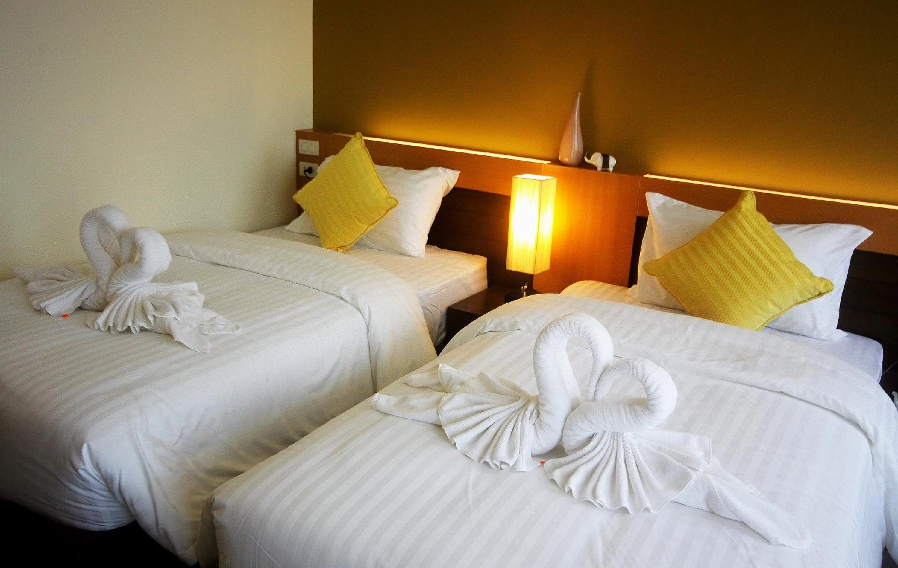 Twin Room with Mountain View in Breezotel - SHA Certified