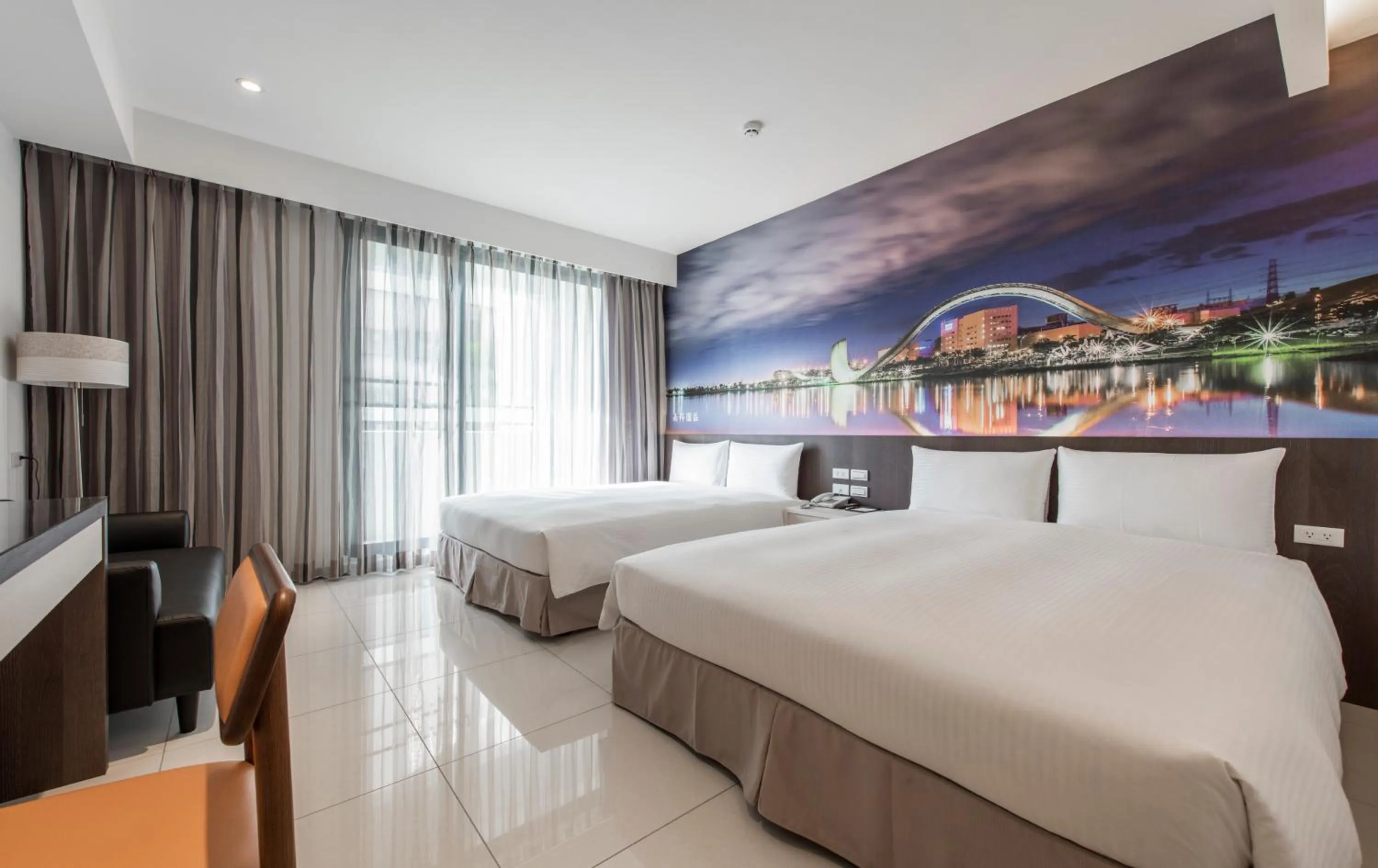 Warm Family Room in L'arc Hotel