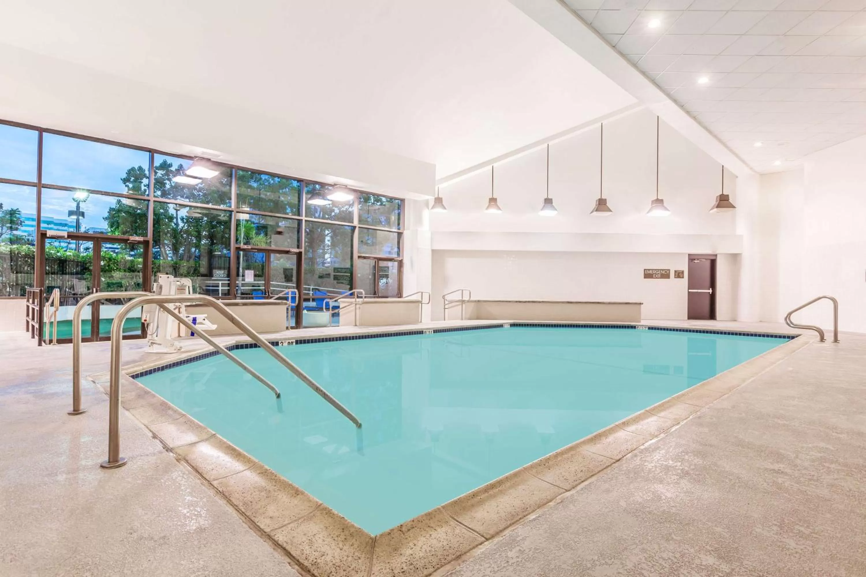 Pool view in Sonesta Irvine John Wayne Airport