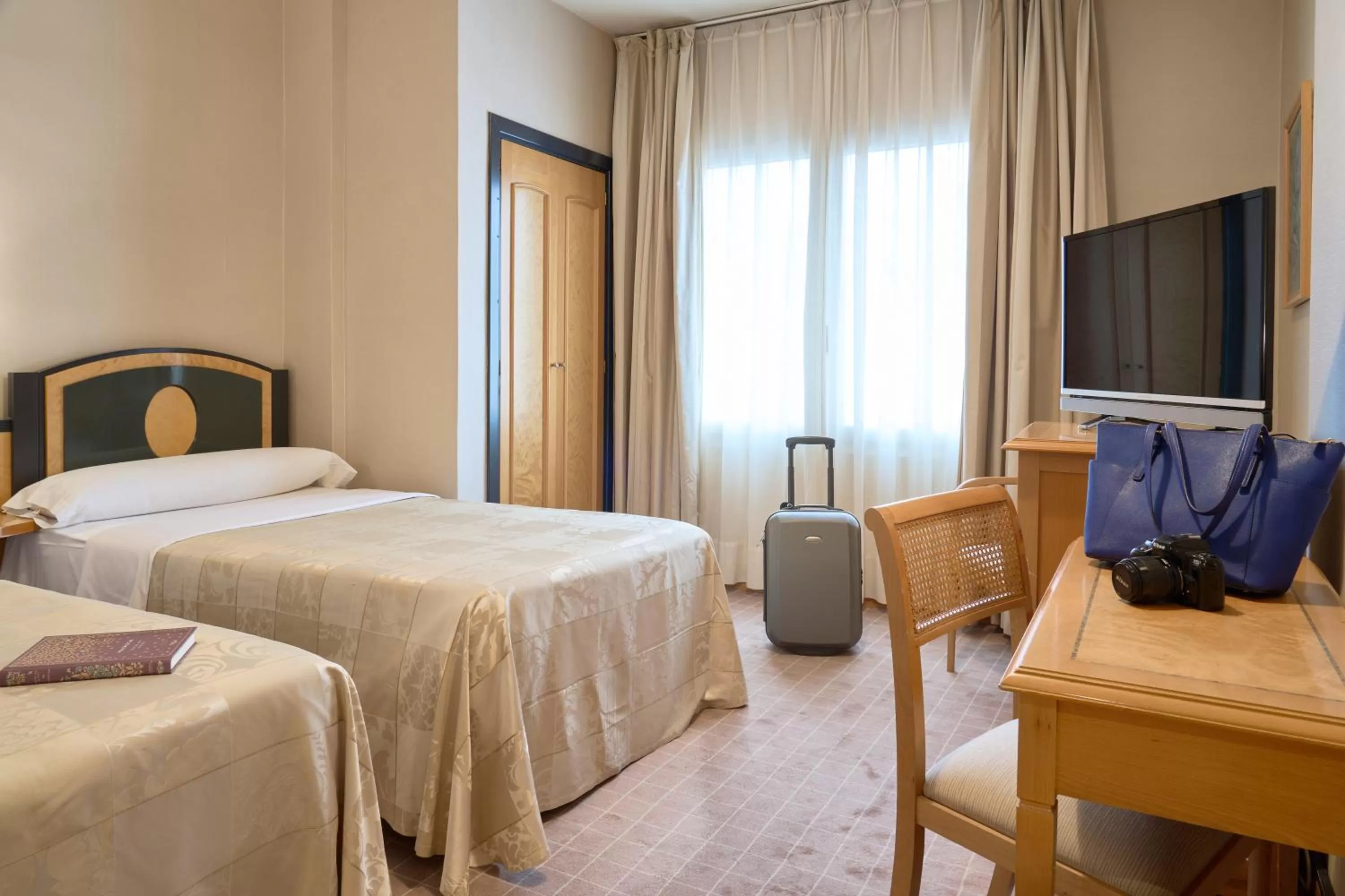 Double or Twin Room with Extra Bed (3 Adults) in Hotel Macià Cóndor