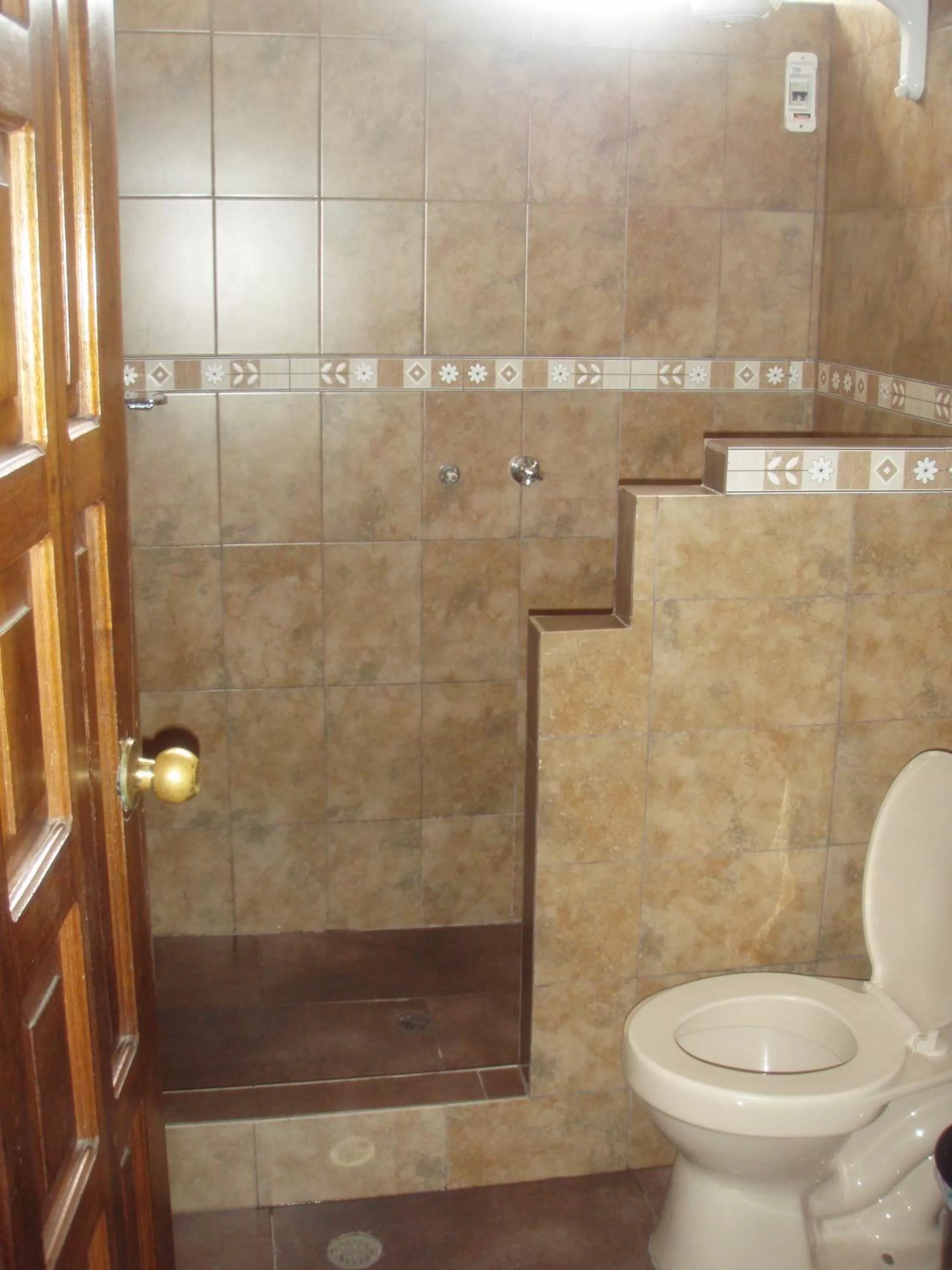 Single Room with Shared Shower and Toilet in Hostal Limoncocha
