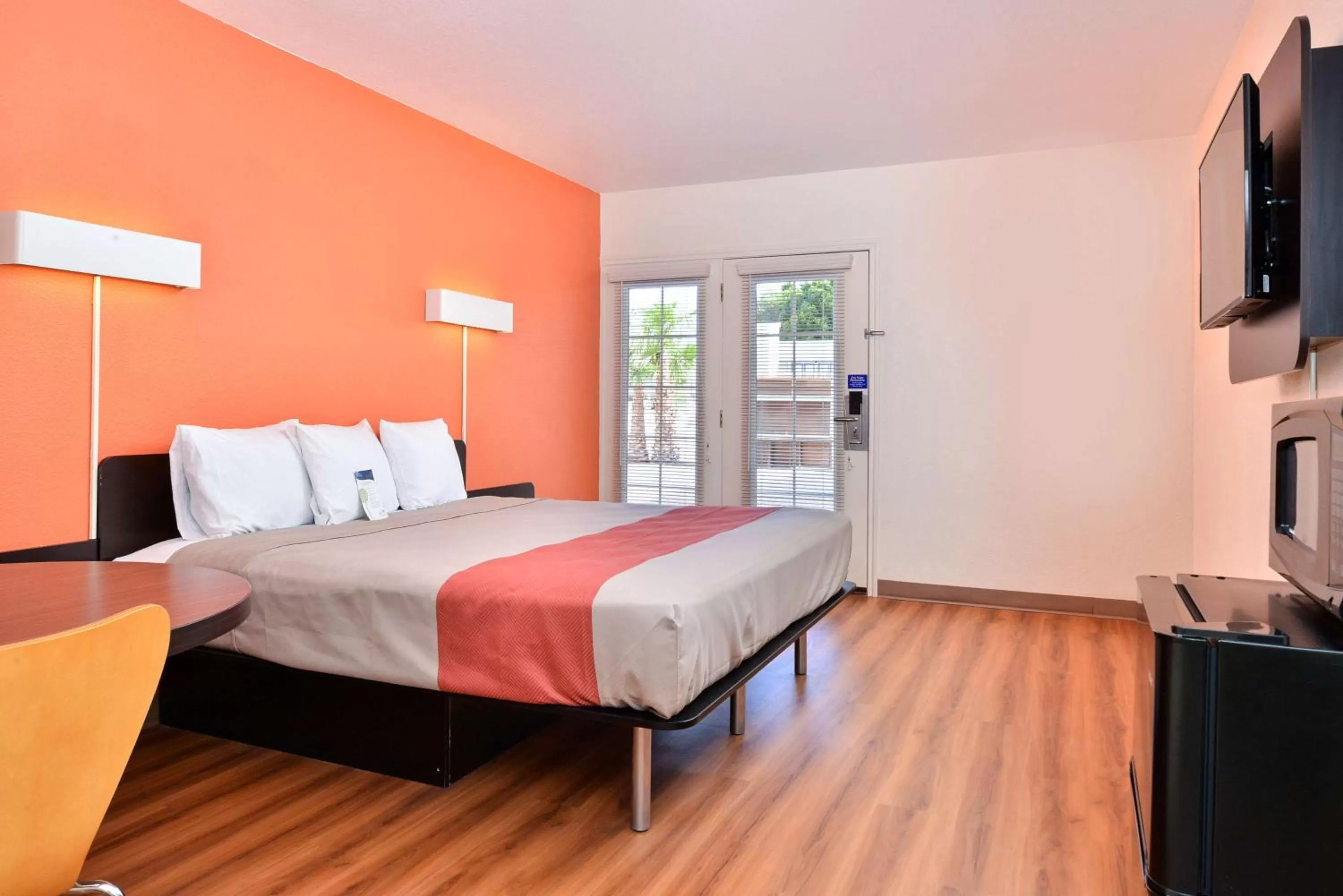 King Room - Mobility Access/Non-Smoking in Days Inn by Wyndham Brawley