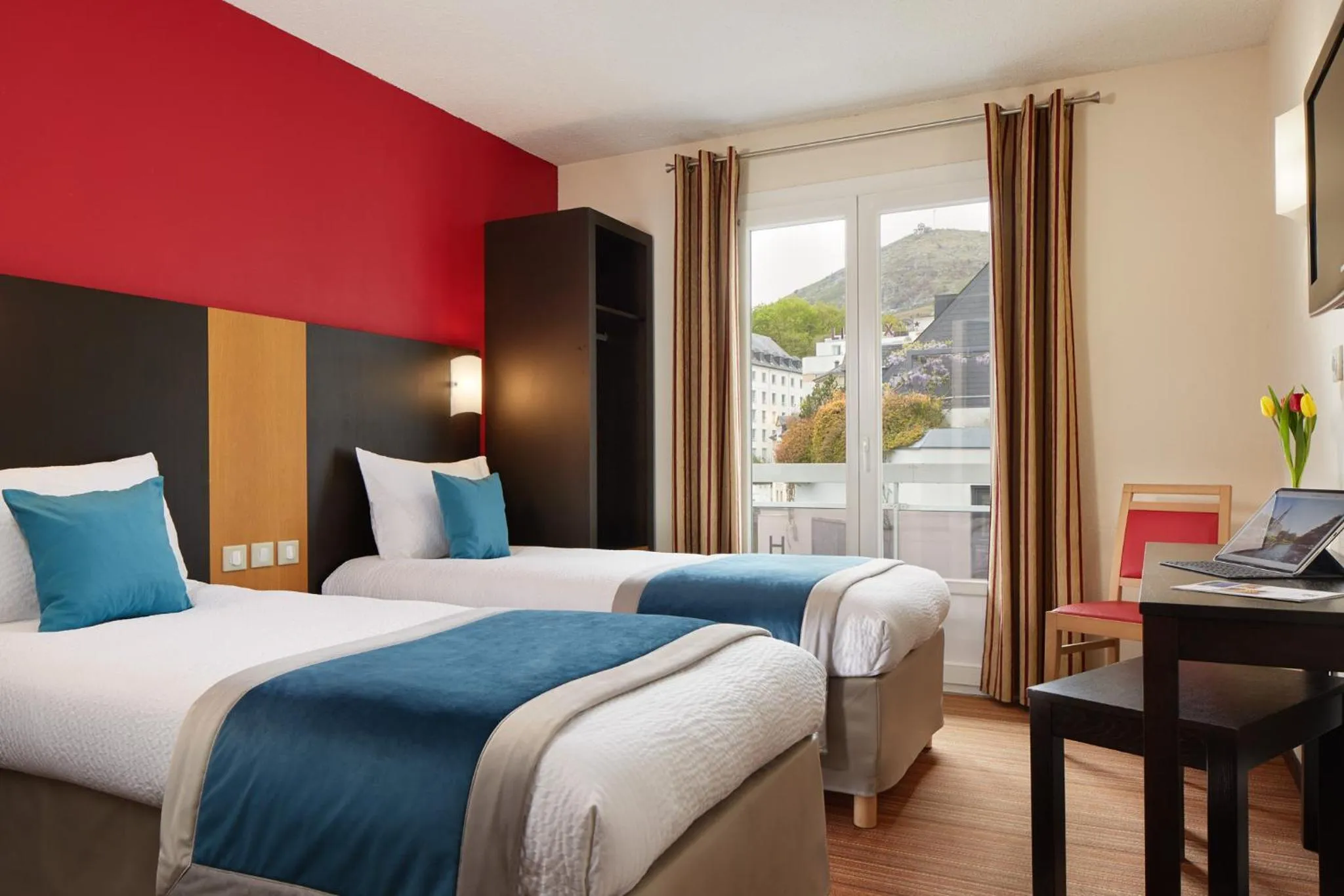Bed in Hôtel Roissy