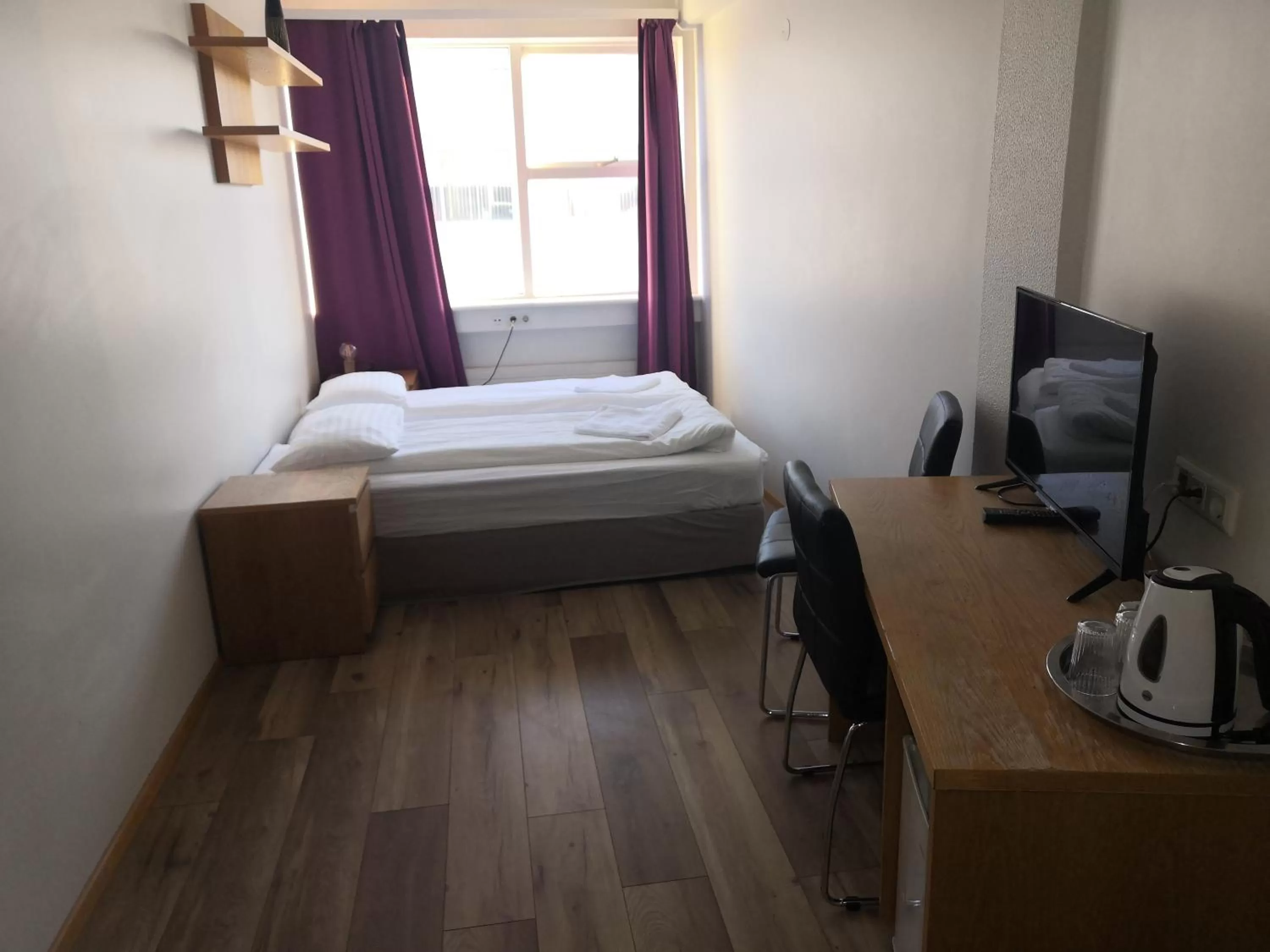 Standard Double Room with Shared Bathroom in 101 Guesthouse Hotel