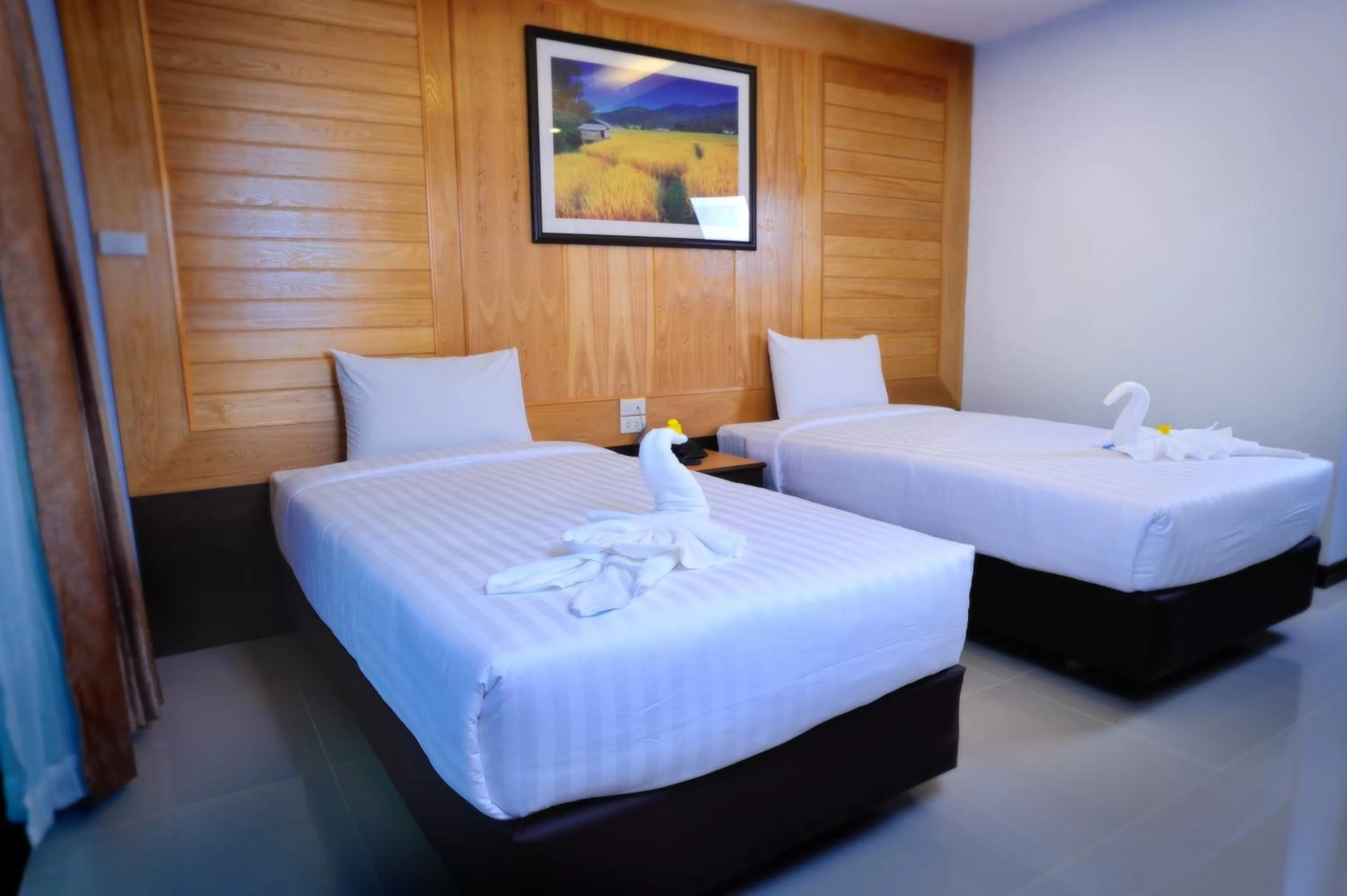 Deluxe Twin Room in Suppamitr Villa Hotel
