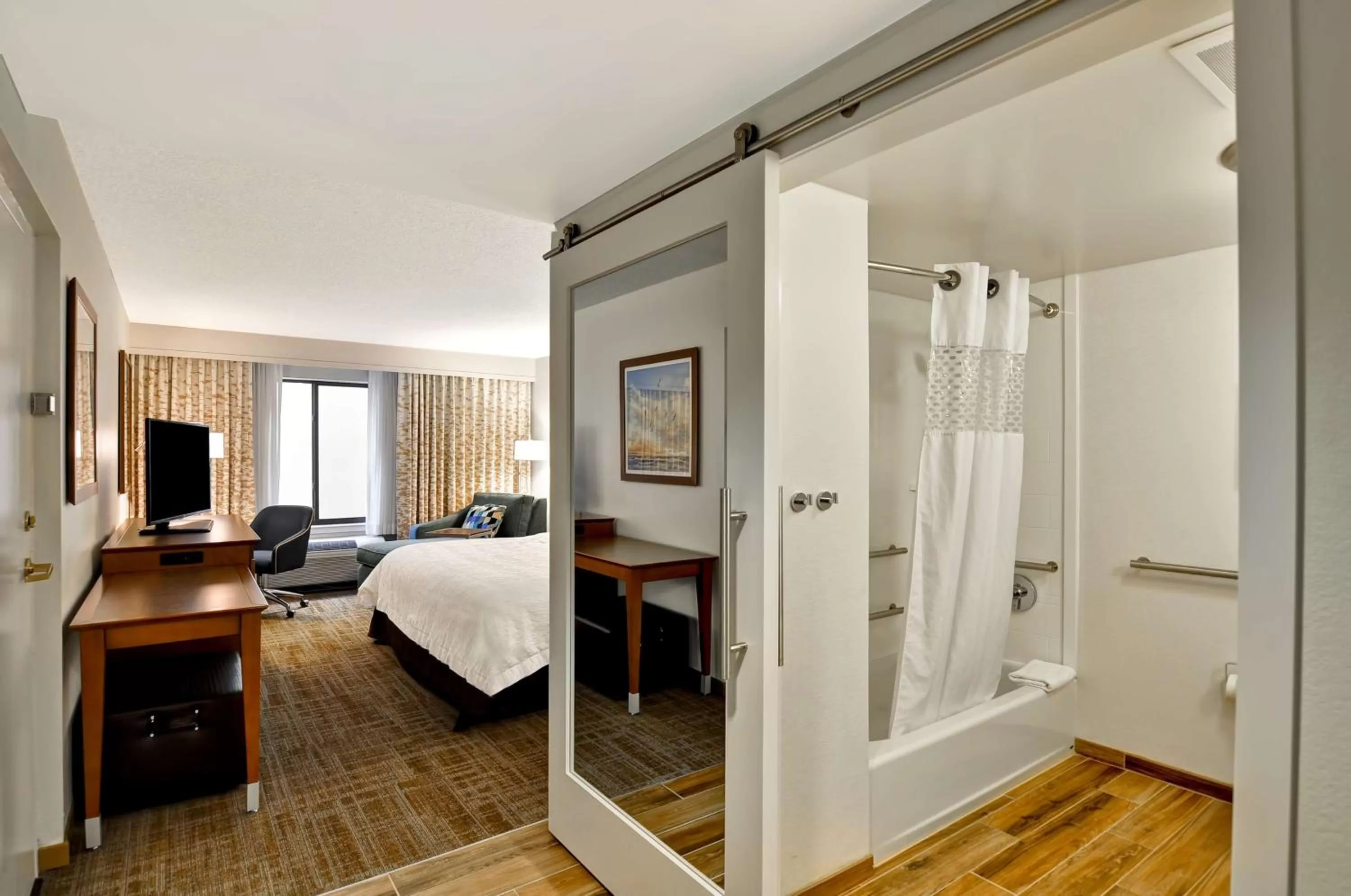 King Room - Mobility Access/Non-Smoking in Hampton Inn Boca Raton