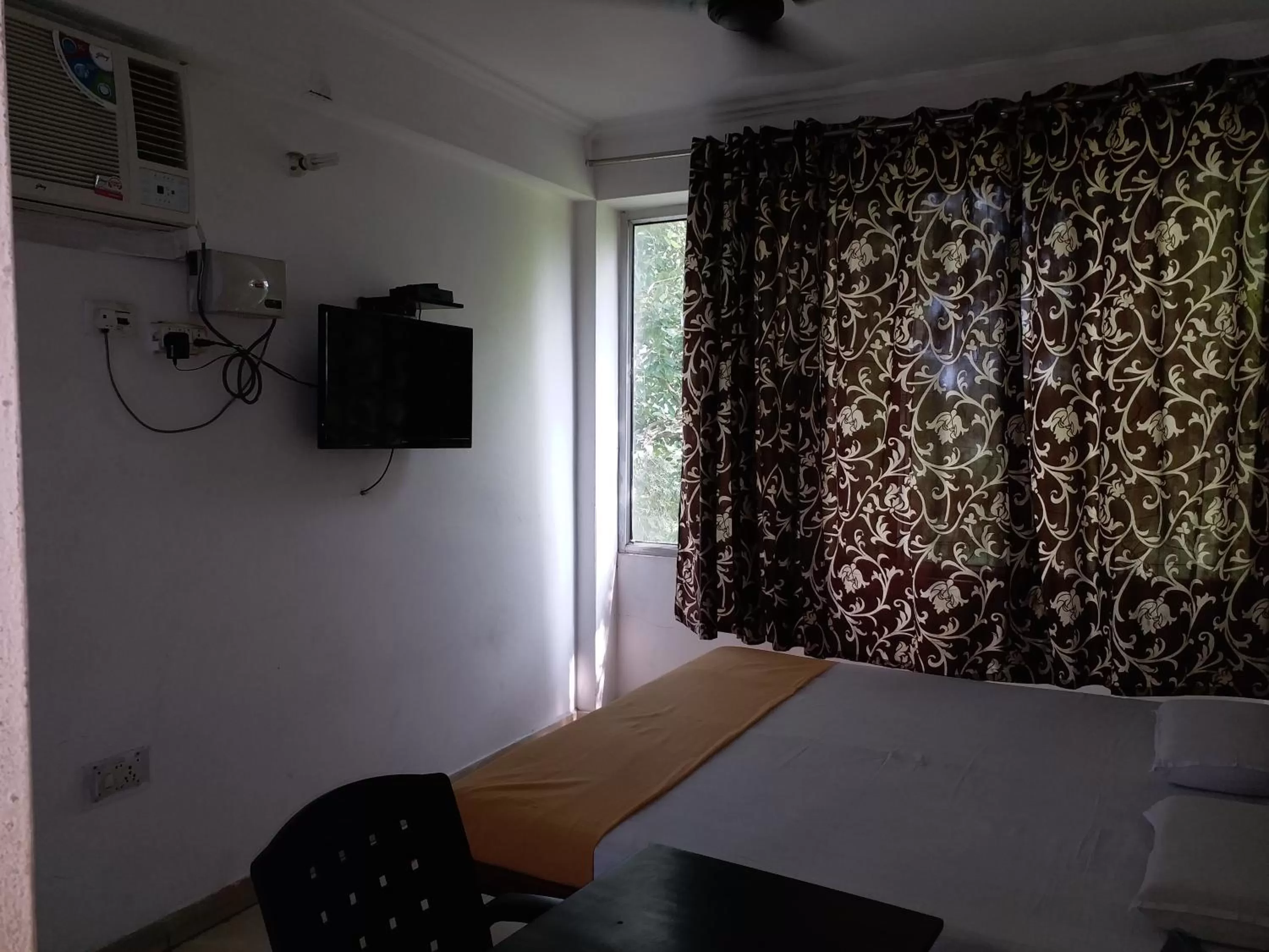 Small Double Room in Krishna Hansraj Hotel