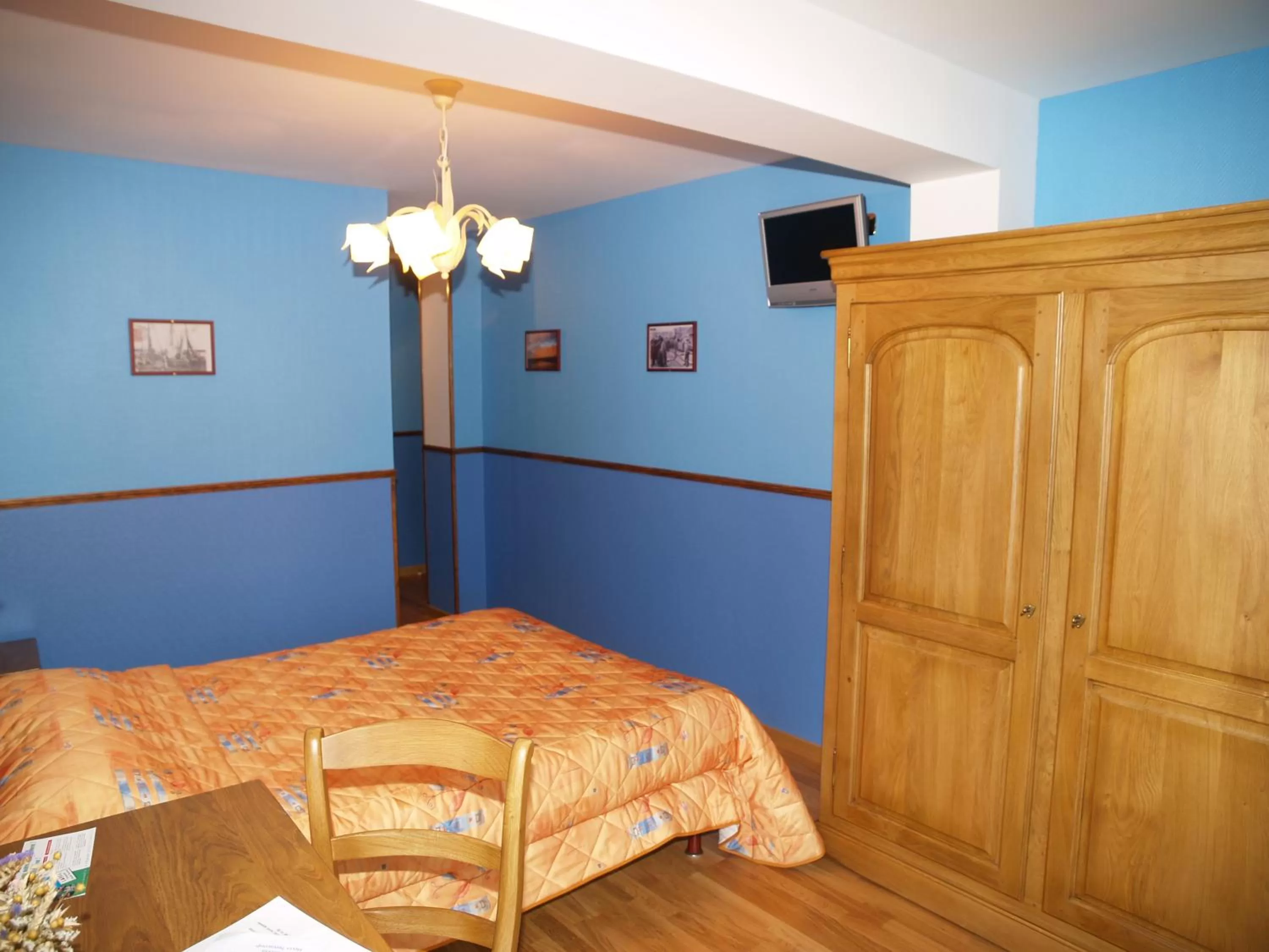 Triple Room with Sea View in Hôtel De Calais