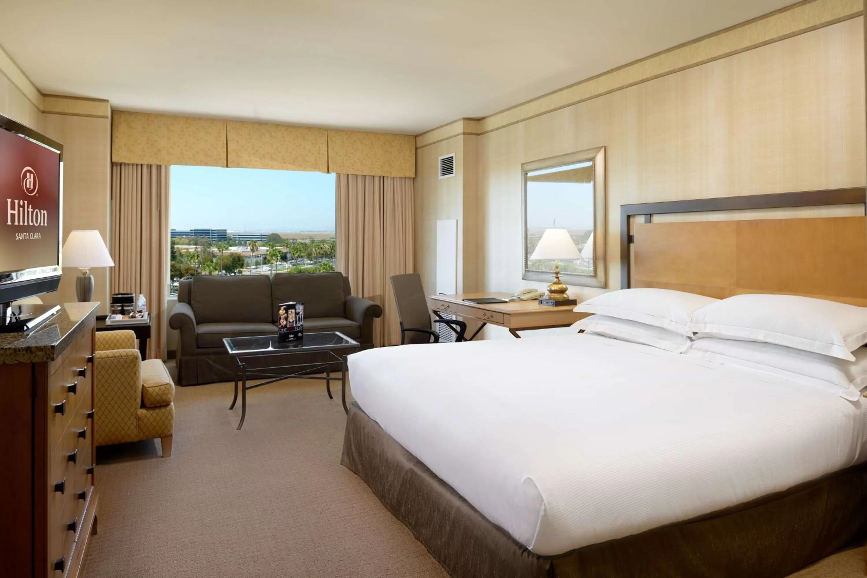 King Room with Sofa Bed - Non-Smoking in Hilton Santa Clara